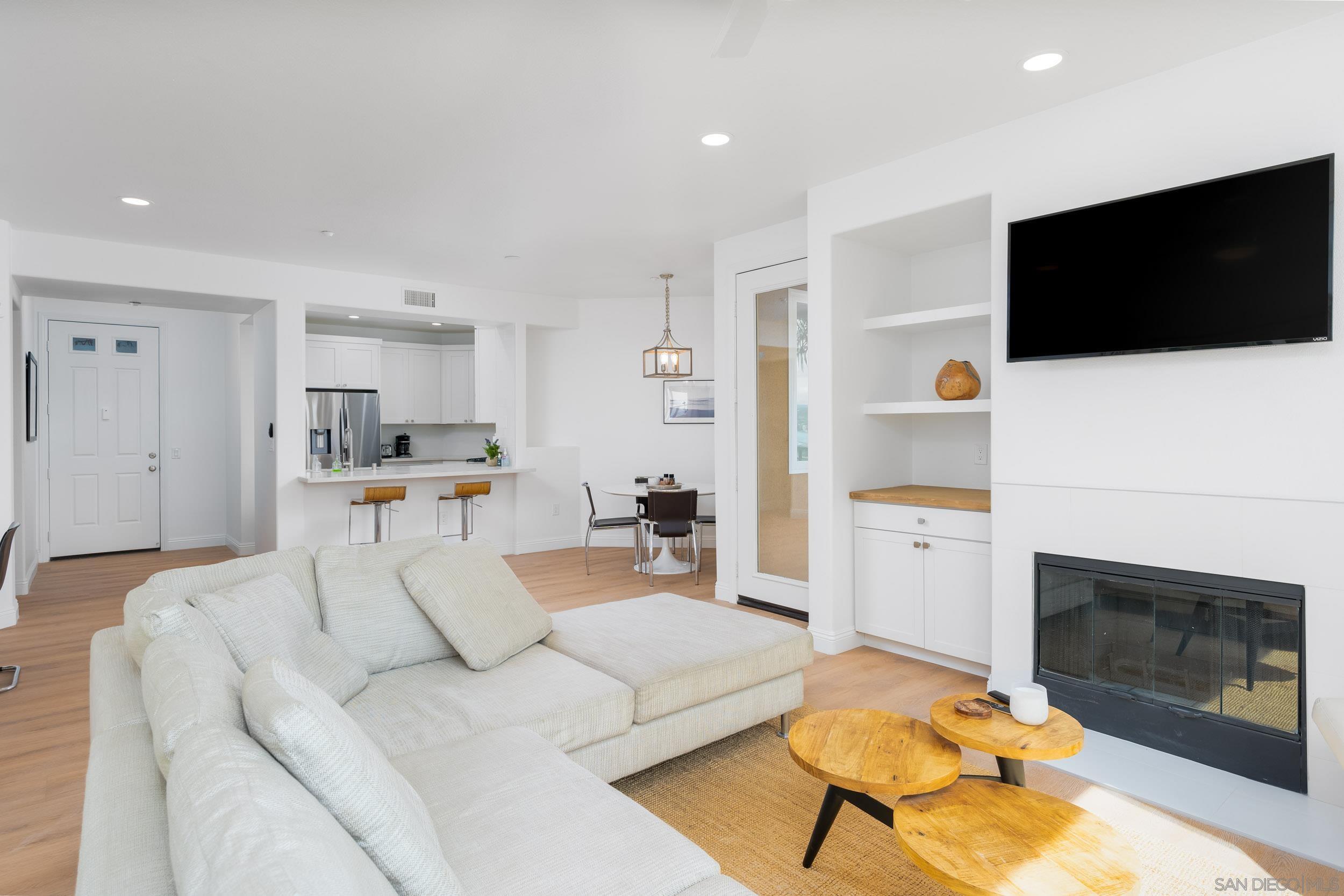 Detail Gallery Image 8 of 43 For 4025  Canario St  140, Carlsbad,  CA 92008 - 2 Beds | 2 Baths