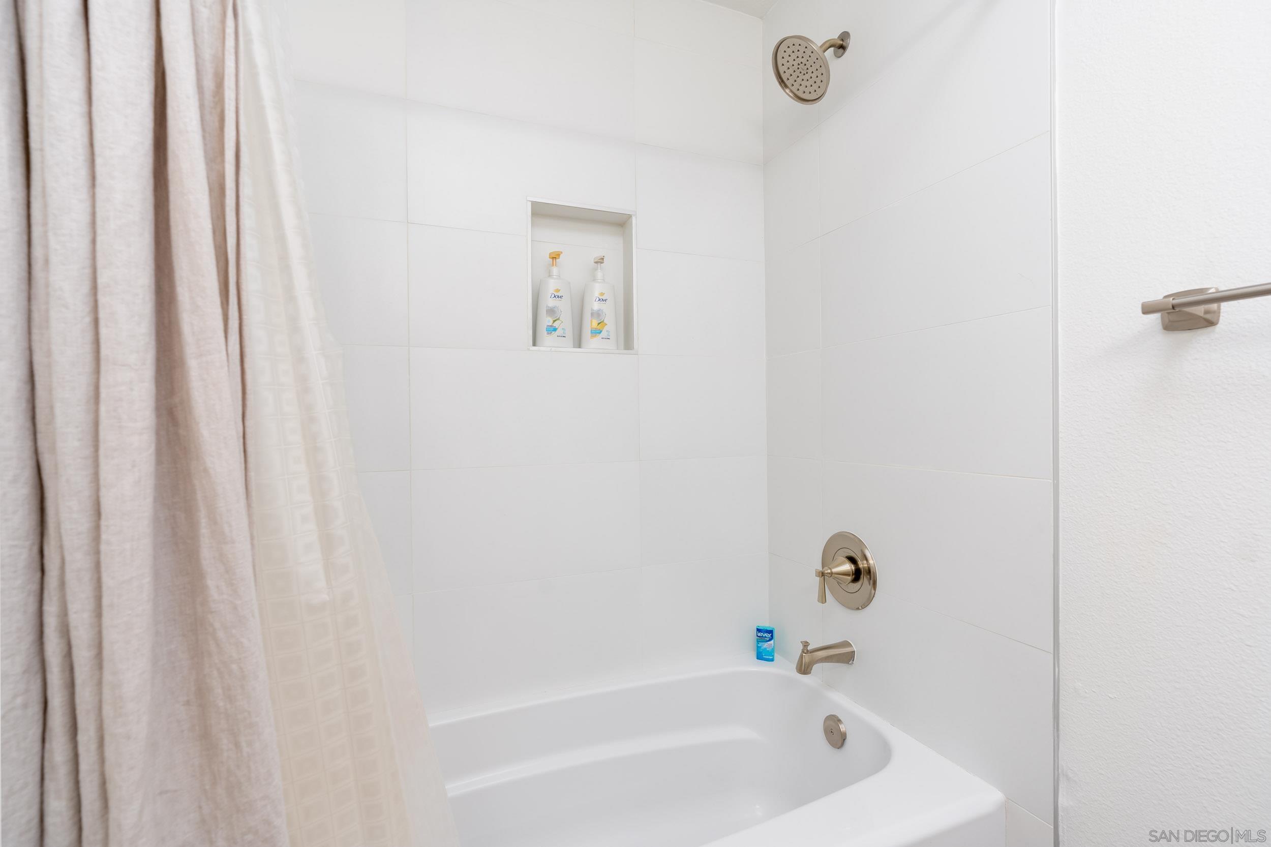 Detail Gallery Image 10 of 43 For 4025  Canario St  140, Carlsbad,  CA 92008 - 2 Beds | 2 Baths