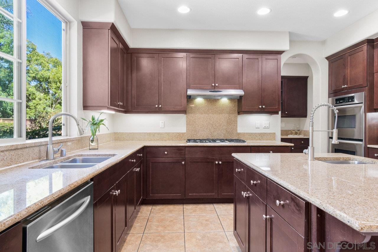 Detail Gallery Image 14 of 73 For 2957  Ranch Gate Rd, Chula Vista,  CA 91914 - 6 Beds | 5/1 Baths