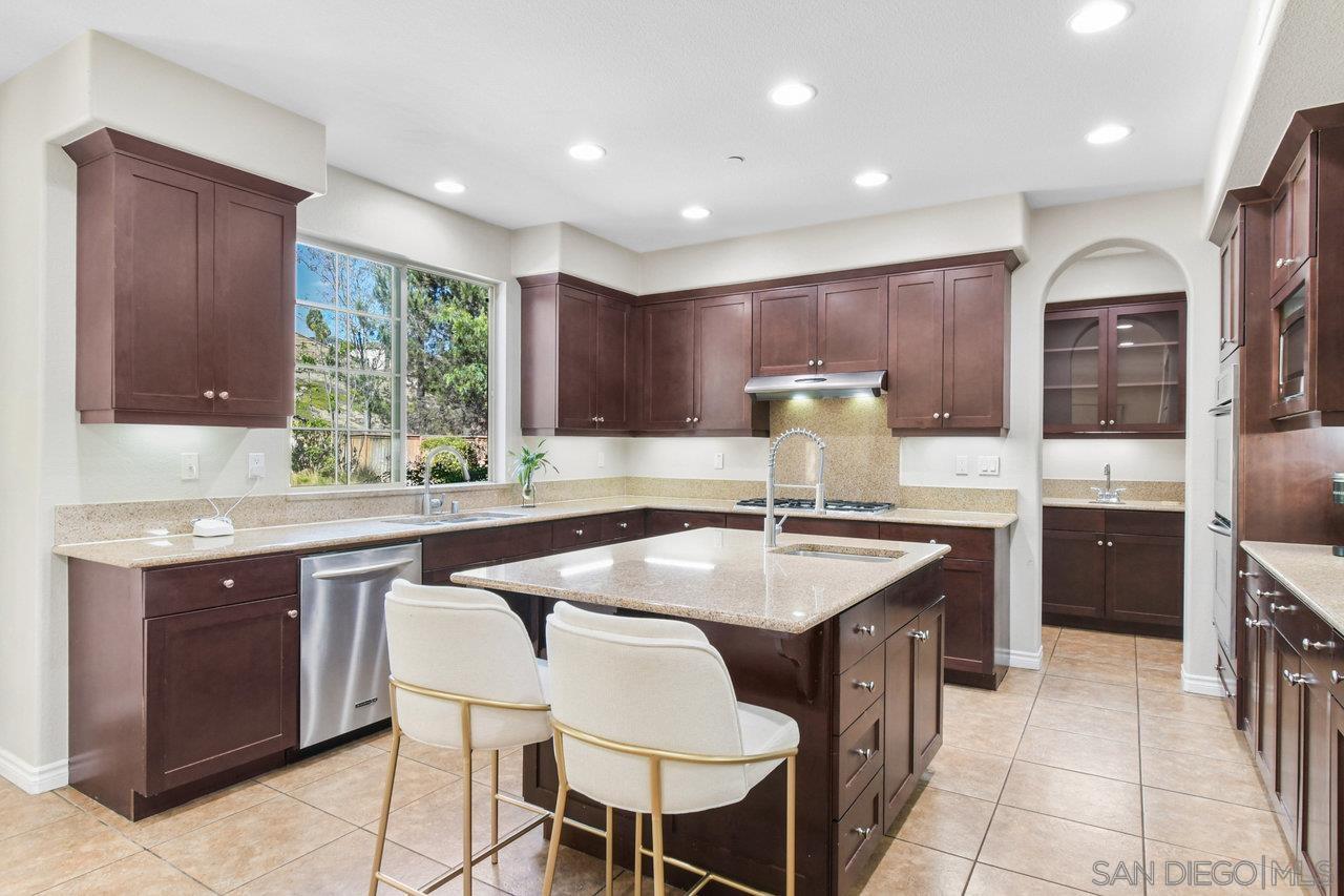 Detail Gallery Image 15 of 73 For 2957  Ranch Gate Rd, Chula Vista,  CA 91914 - 6 Beds | 5/1 Baths