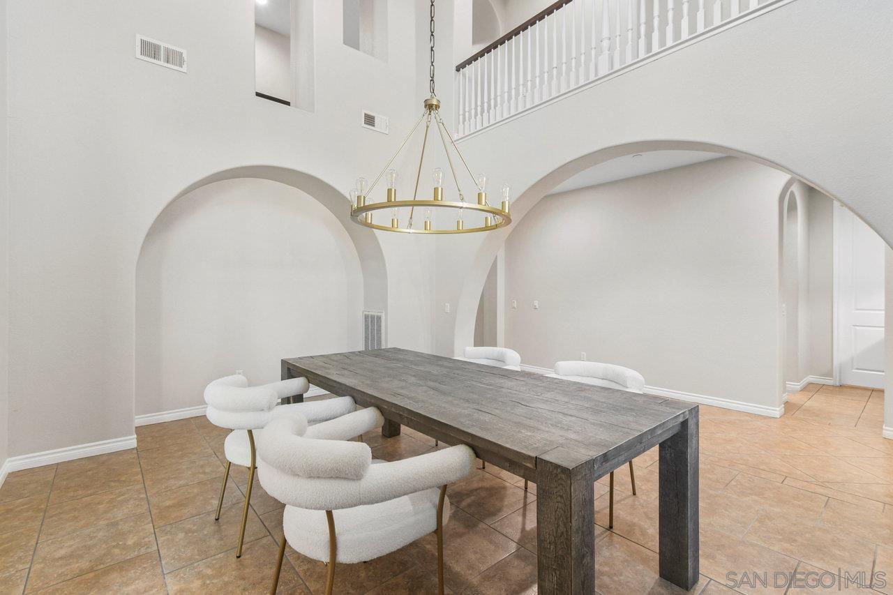 Detail Gallery Image 10 of 73 For 2957  Ranch Gate Rd, Chula Vista,  CA 91914 - 6 Beds | 5/1 Baths