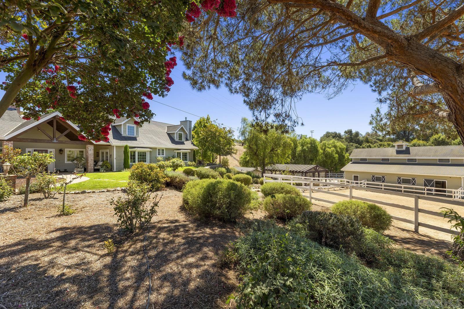 Detail Gallery Image 9 of 50 For 20455  Elfin Forest Road, Escondido,  CA 92029 - 5 Beds | 4 Baths