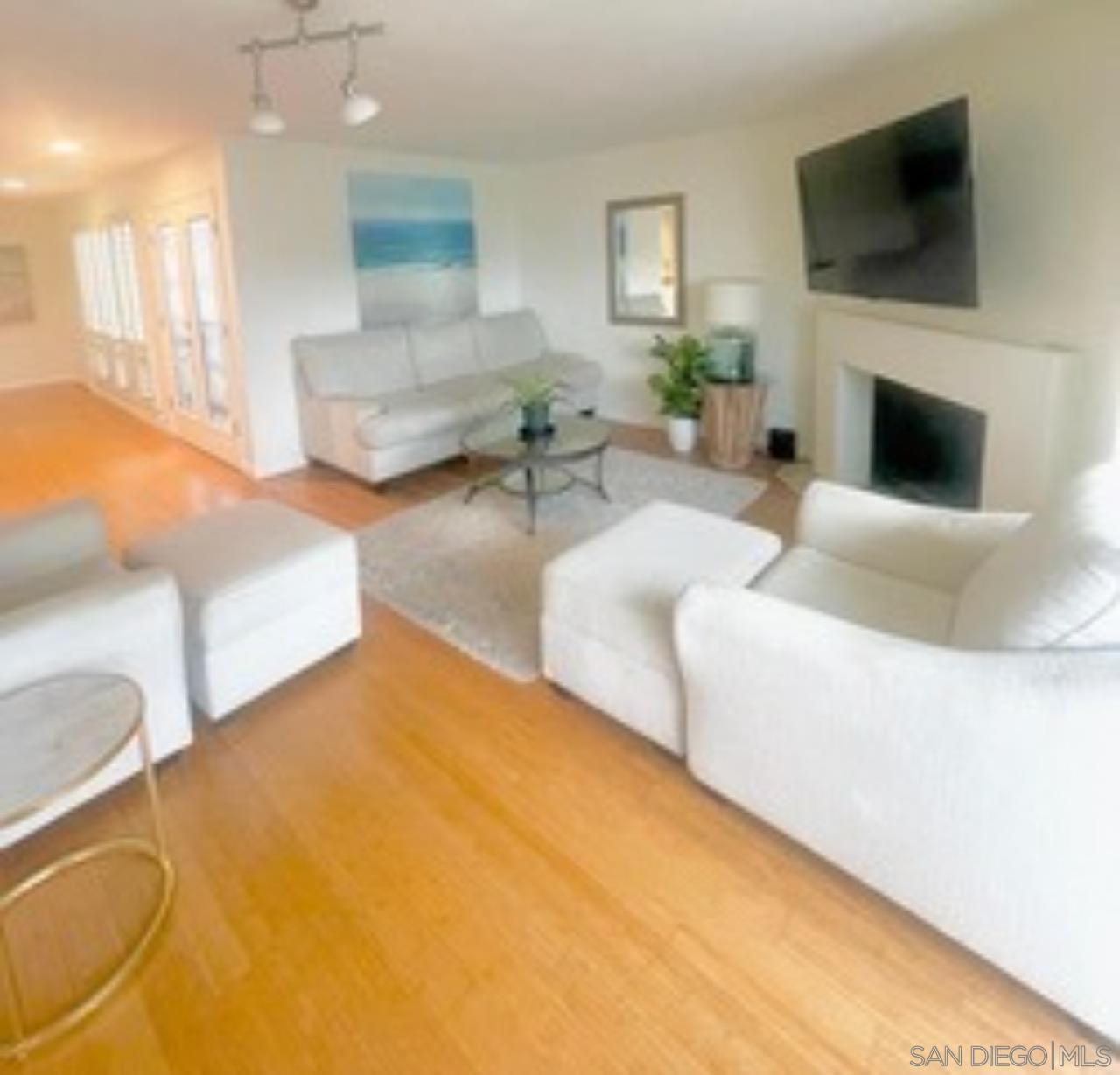 Detail Gallery Image 2 of 10 For 48  Antigua Ct, Coronado,  CA 92118 - 2 Beds | 2 Baths