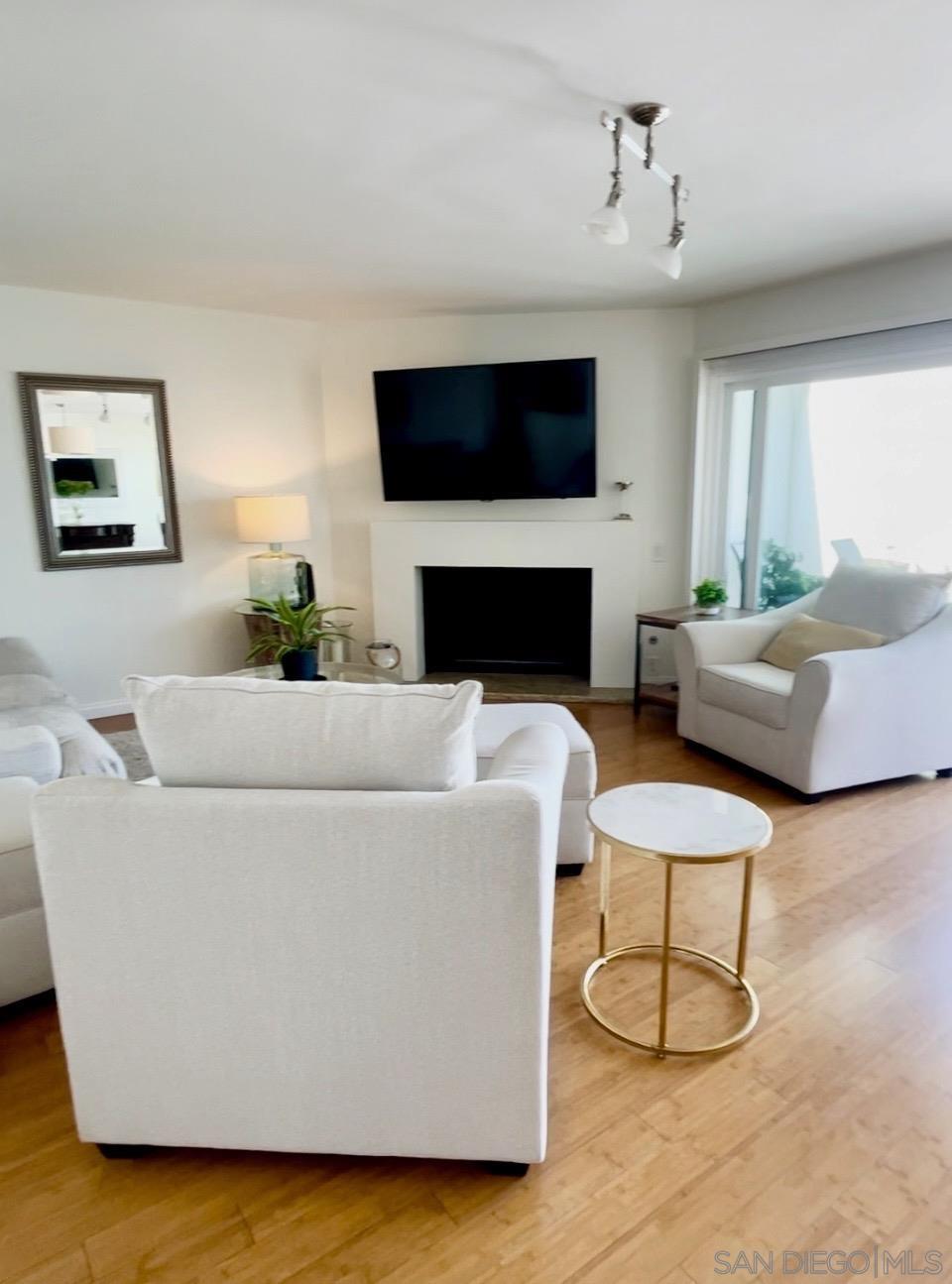 Detail Gallery Image 3 of 10 For 48  Antigua Ct, Coronado,  CA 92118 - 2 Beds | 2 Baths