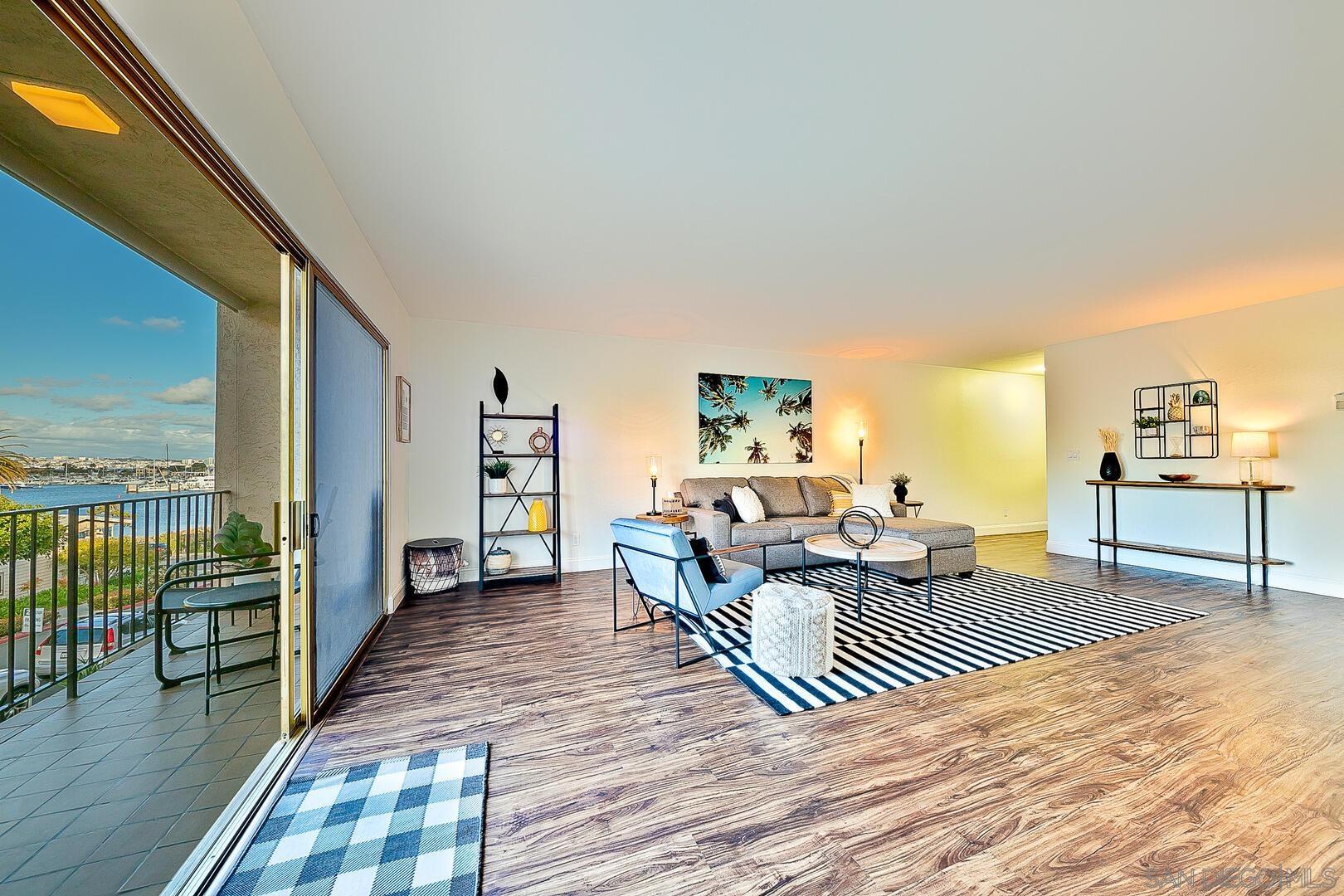 Detail Gallery Image 2 of 35 For 2915  Lawrence Street  9, San Diego,  CA 92106 - 2 Beds | 2 Baths