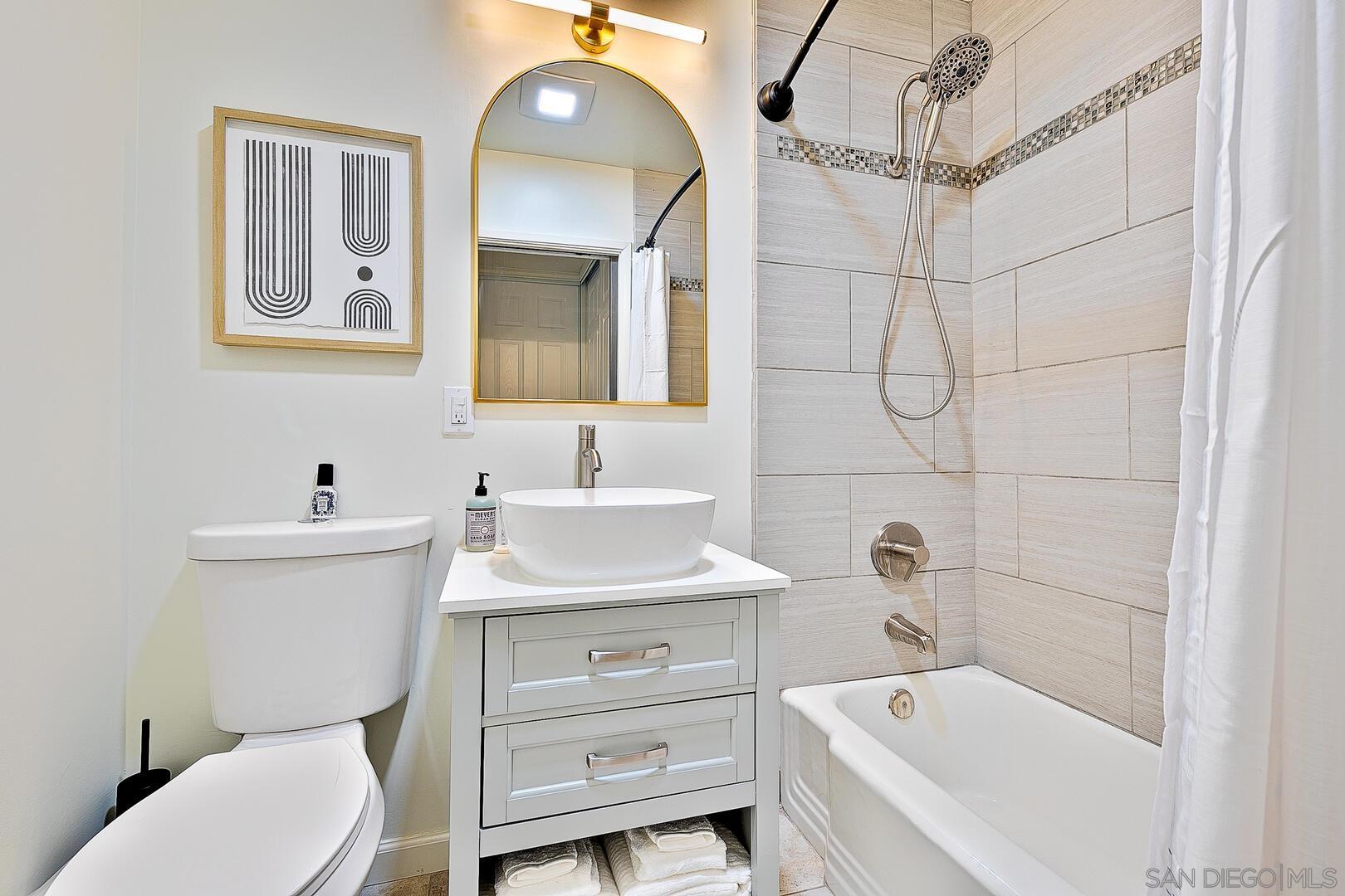 Detail Gallery Image 15 of 35 For 2915  Lawrence Street  9, San Diego,  CA 92106 - 2 Beds | 2 Baths