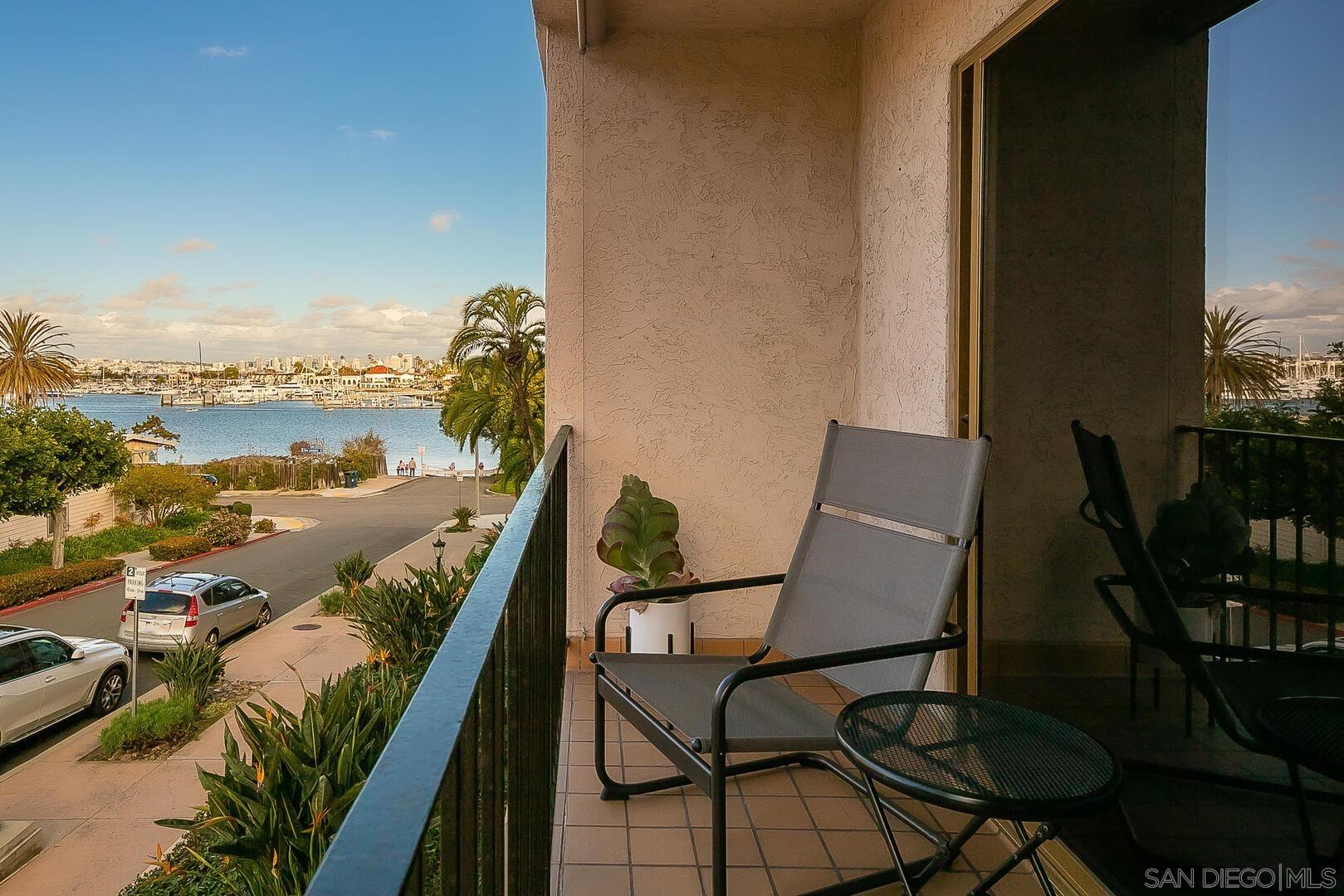 Detail Gallery Image 4 of 35 For 2915  Lawrence Street  9, San Diego,  CA 92106 - 2 Beds | 2 Baths