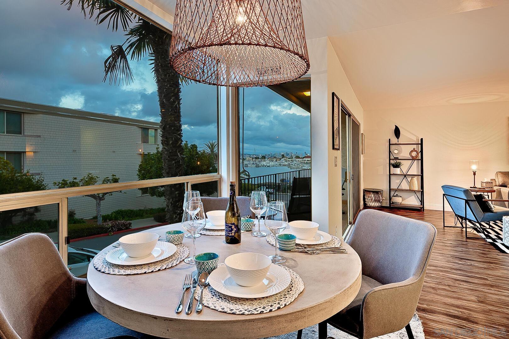 Detail Gallery Image 5 of 35 For 2915  Lawrence Street  9, San Diego,  CA 92106 - 2 Beds | 2 Baths