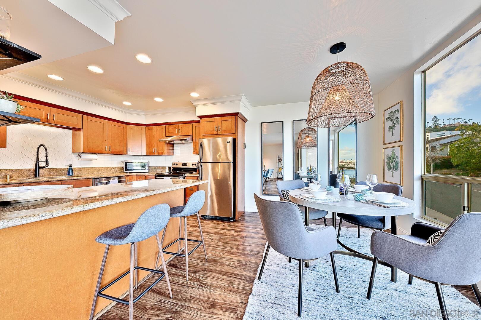 Detail Gallery Image 9 of 35 For 2915  Lawrence Street  9, San Diego,  CA 92106 - 2 Beds | 2 Baths