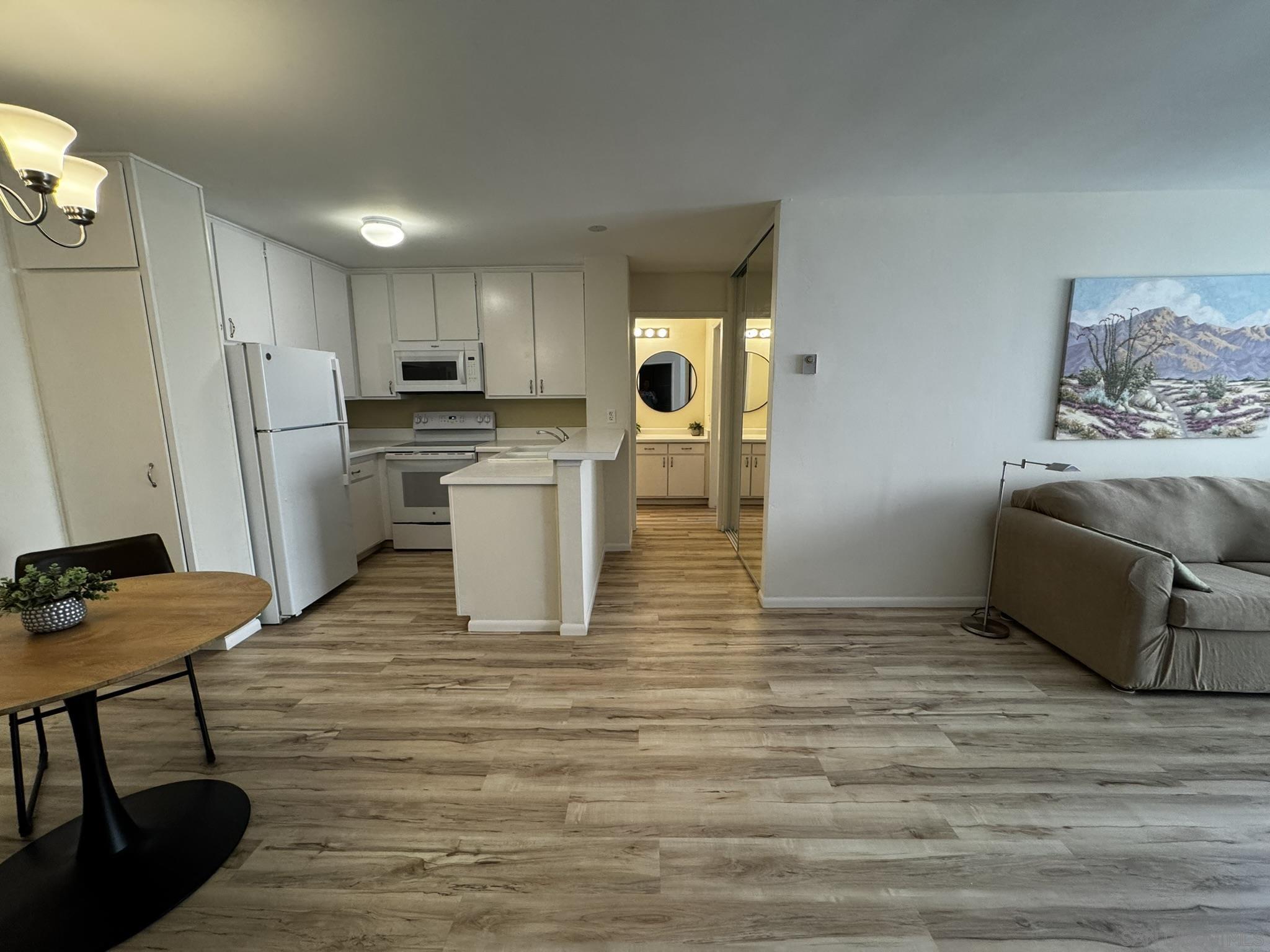 Front Image Thumbnail for SD250039206