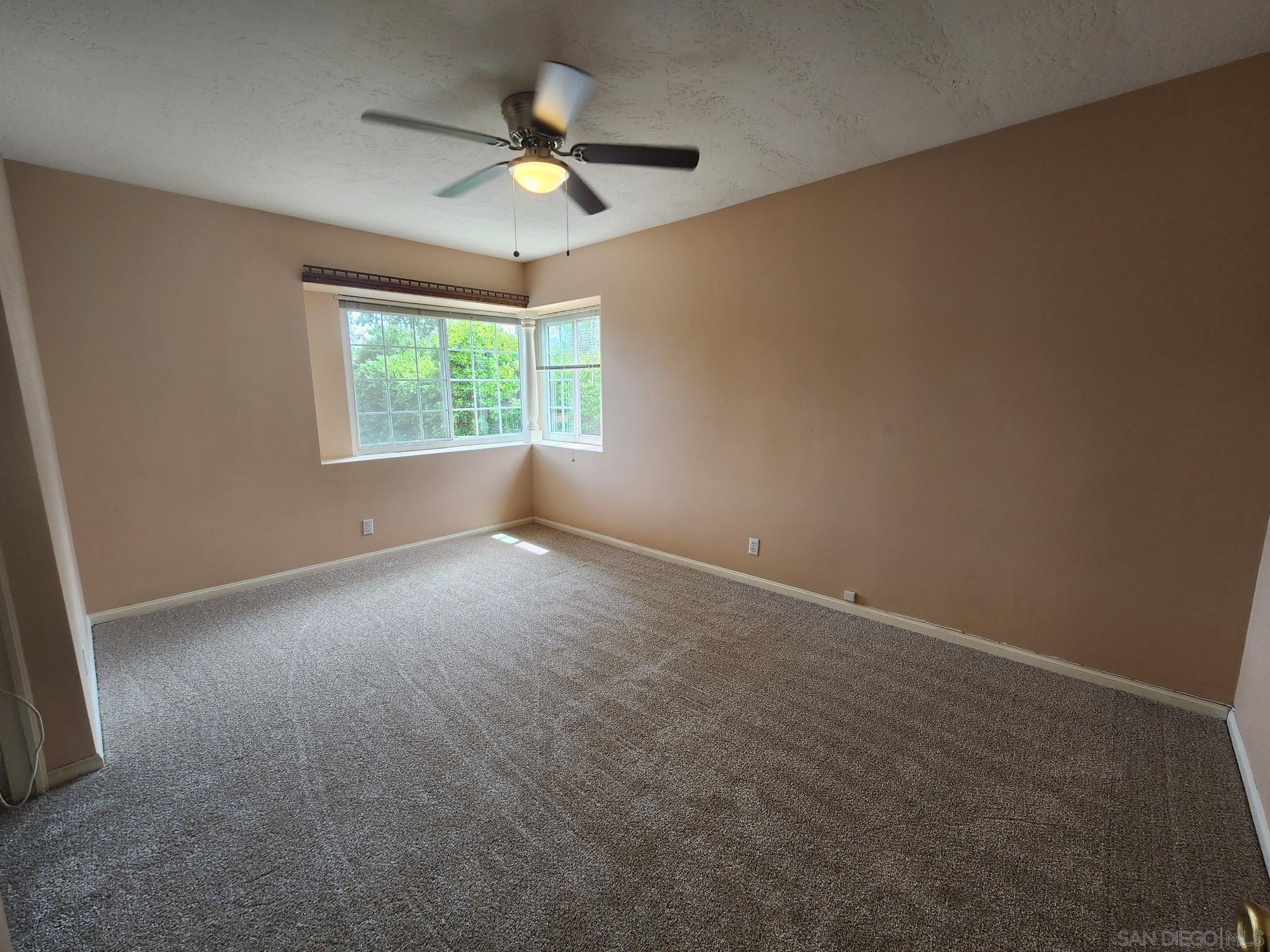 Detail Gallery Image 11 of 22 For 1972  Buena Creek Rd, Vista,  CA 92084 - 3 Beds | 2 Baths