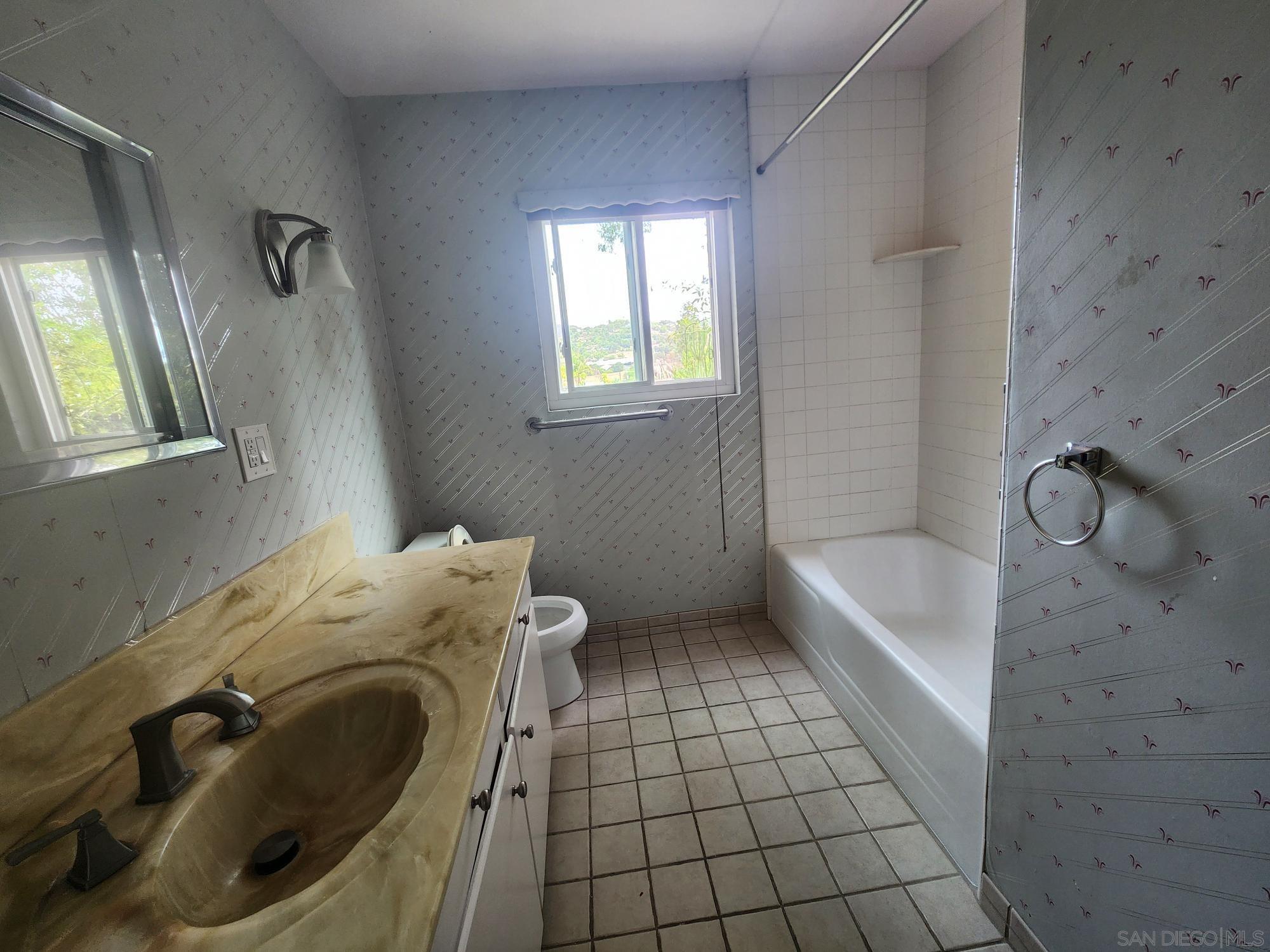 Detail Gallery Image 14 of 22 For 1972  Buena Creek Rd, Vista,  CA 92084 - 3 Beds | 2 Baths