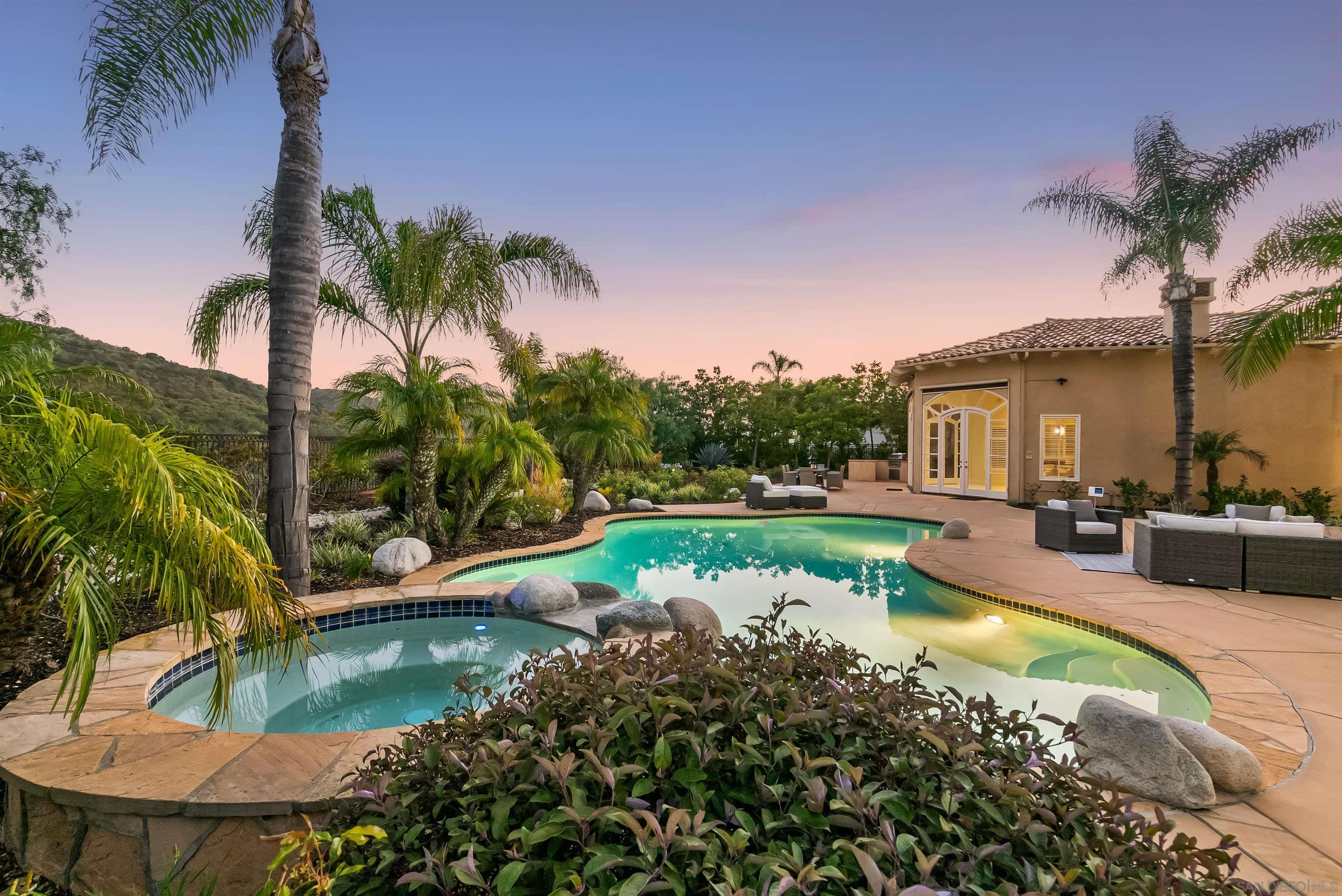 Detail Gallery Image 11 of 41 For 4695  Rancho Verde Trl, San Diego,  CA 92130 - 6 Beds | 5/1 Baths