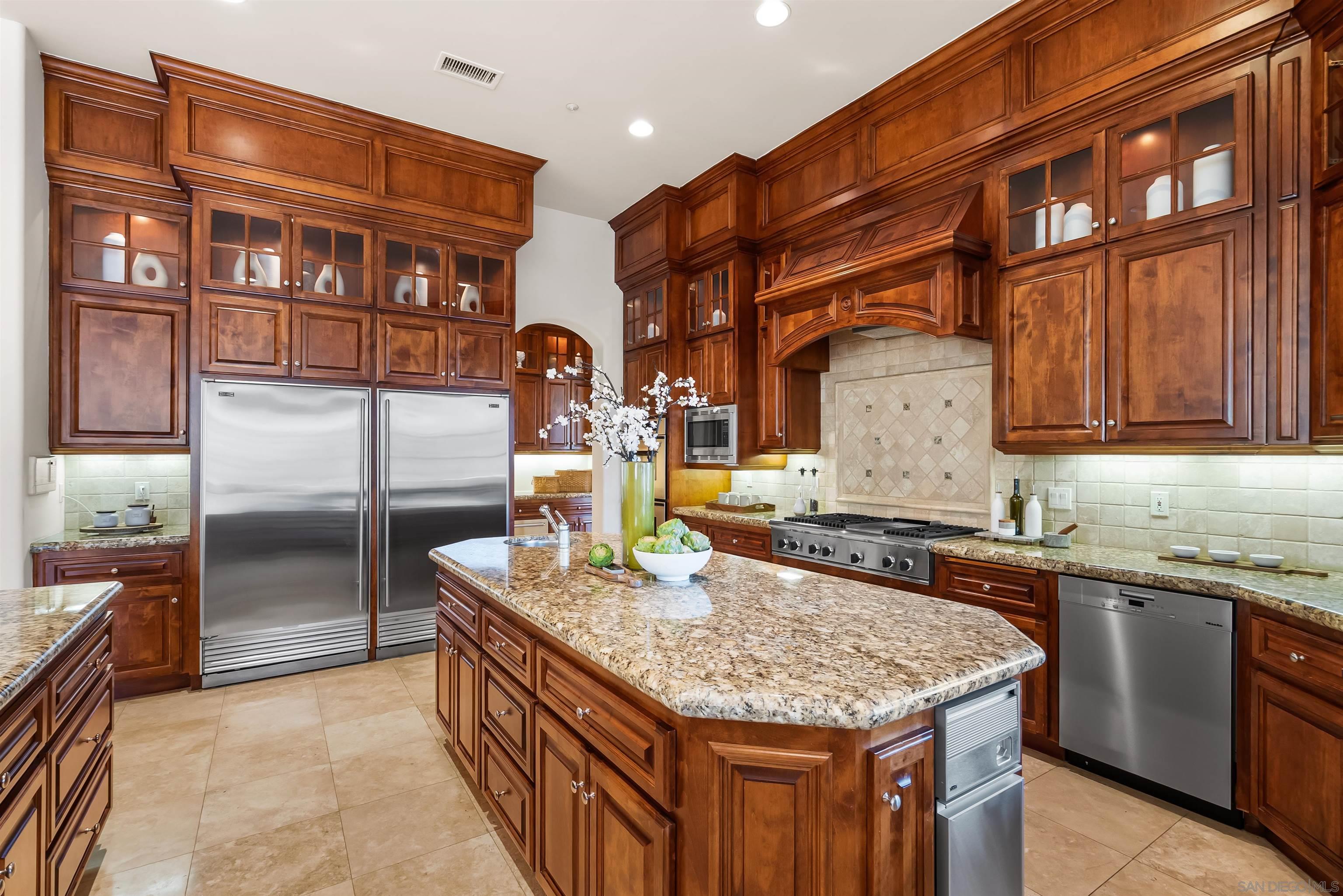 Detail Gallery Image 16 of 41 For 4695  Rancho Verde Trl, San Diego,  CA 92130 - 6 Beds | 5/1 Baths