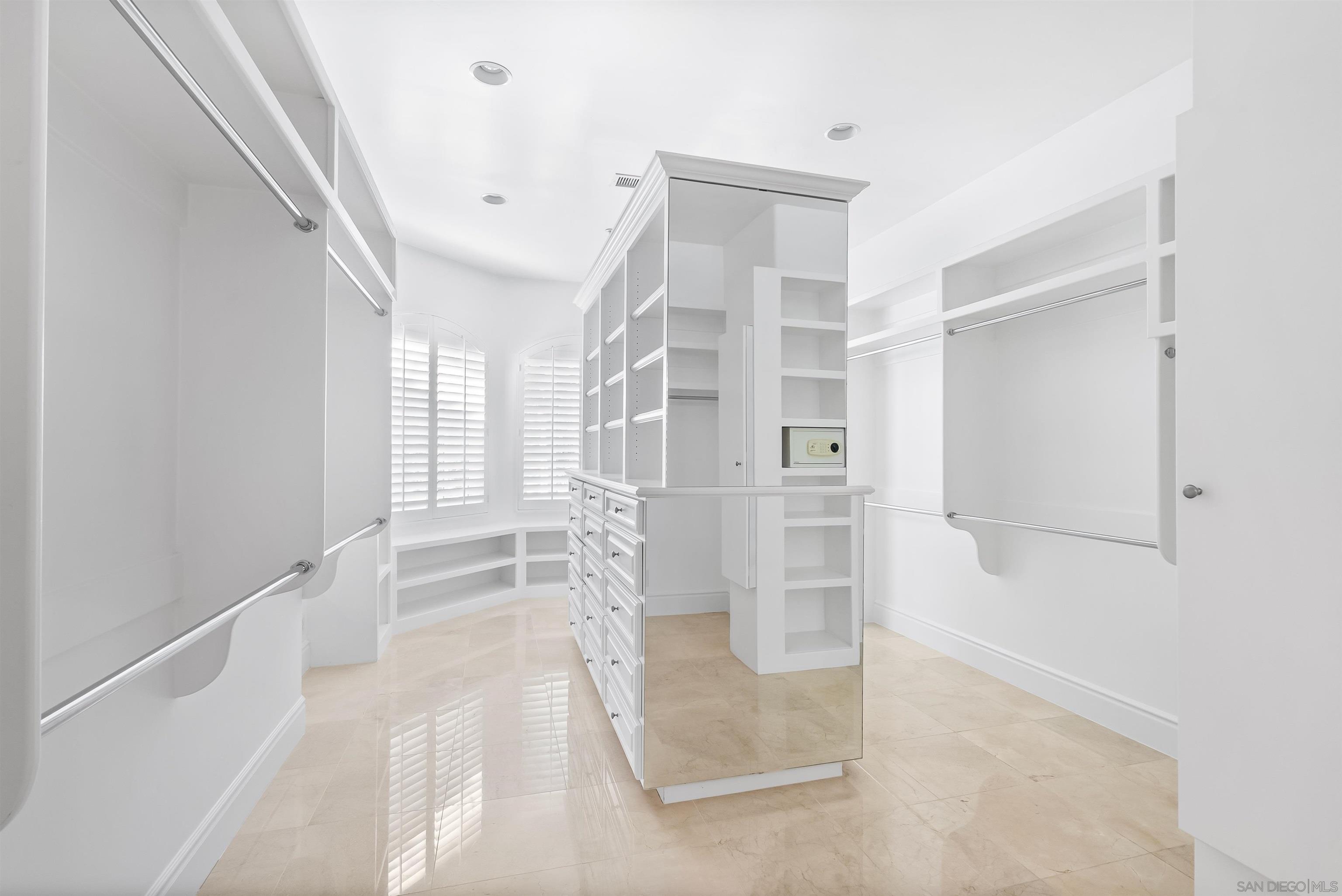 Detail Gallery Image 31 of 39 For 4695  Rancho Verde Trl, San Diego,  CA 92130 - 6 Beds | 5/1 Baths