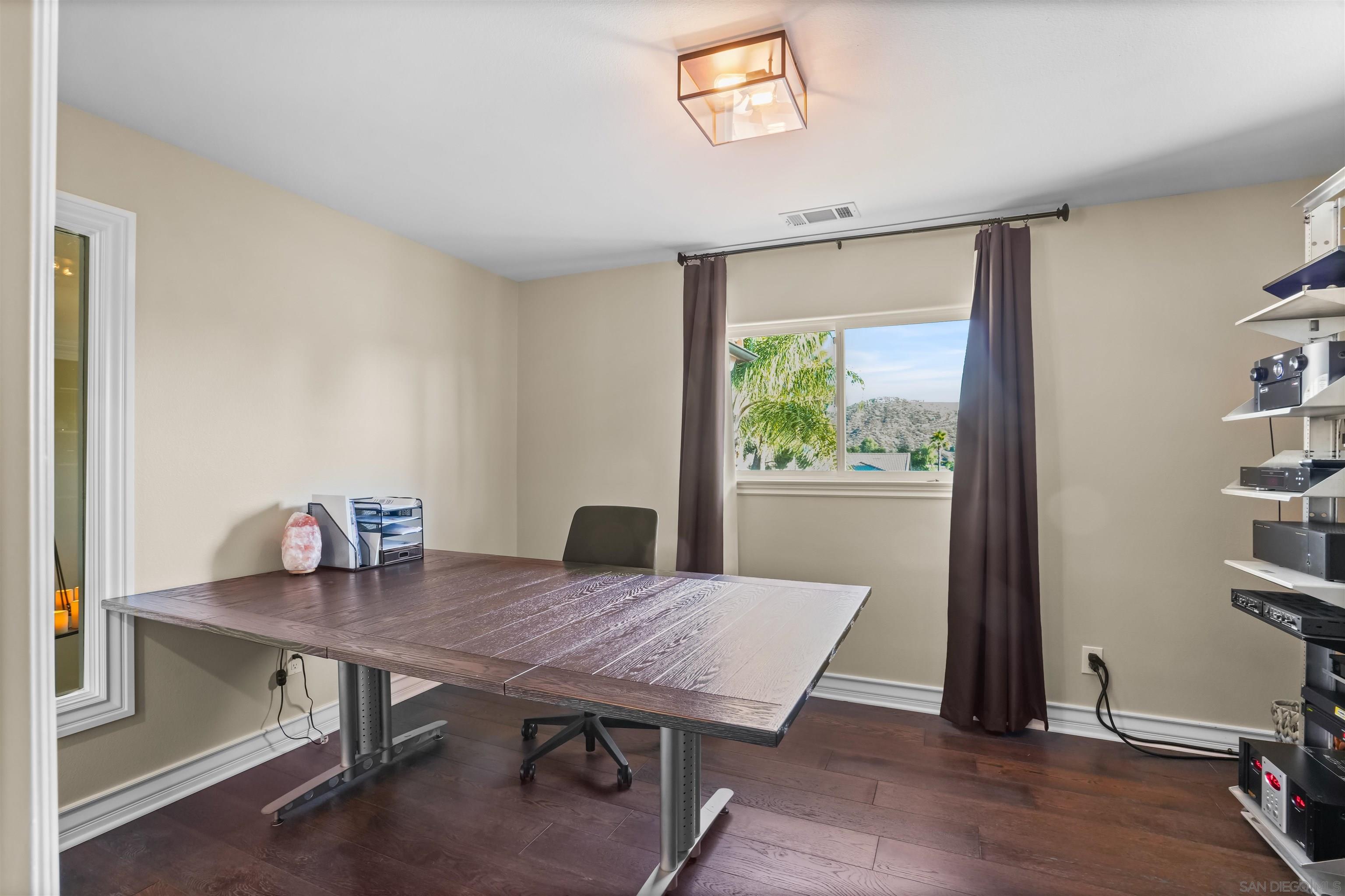 Detail Gallery Image 22 of 41 For 22590  Canyon Lake Drive South, Sun City,  CA 92587 - 5 Beds | 2/1 Baths