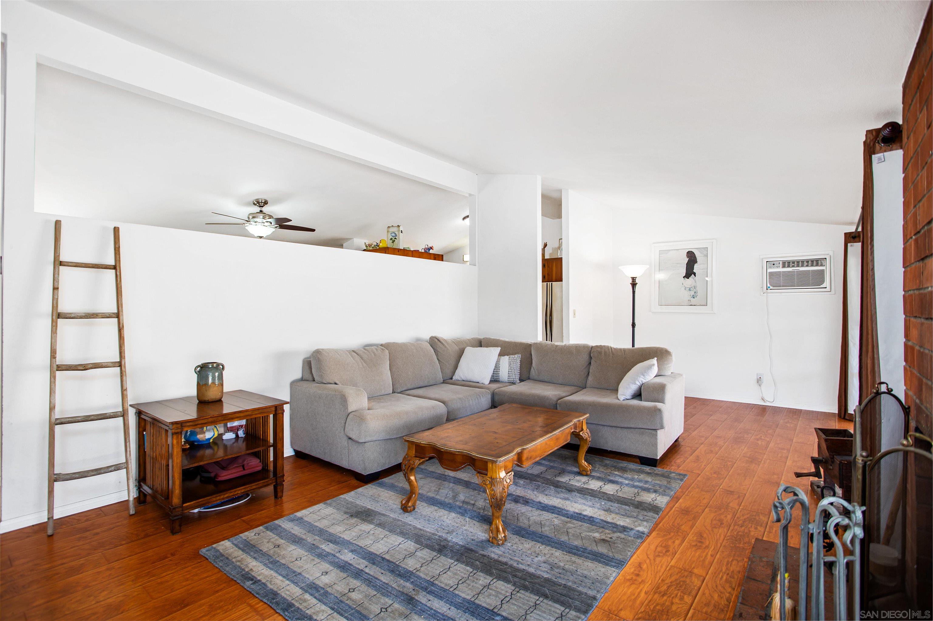 Front Image Thumbnail for SD250039251