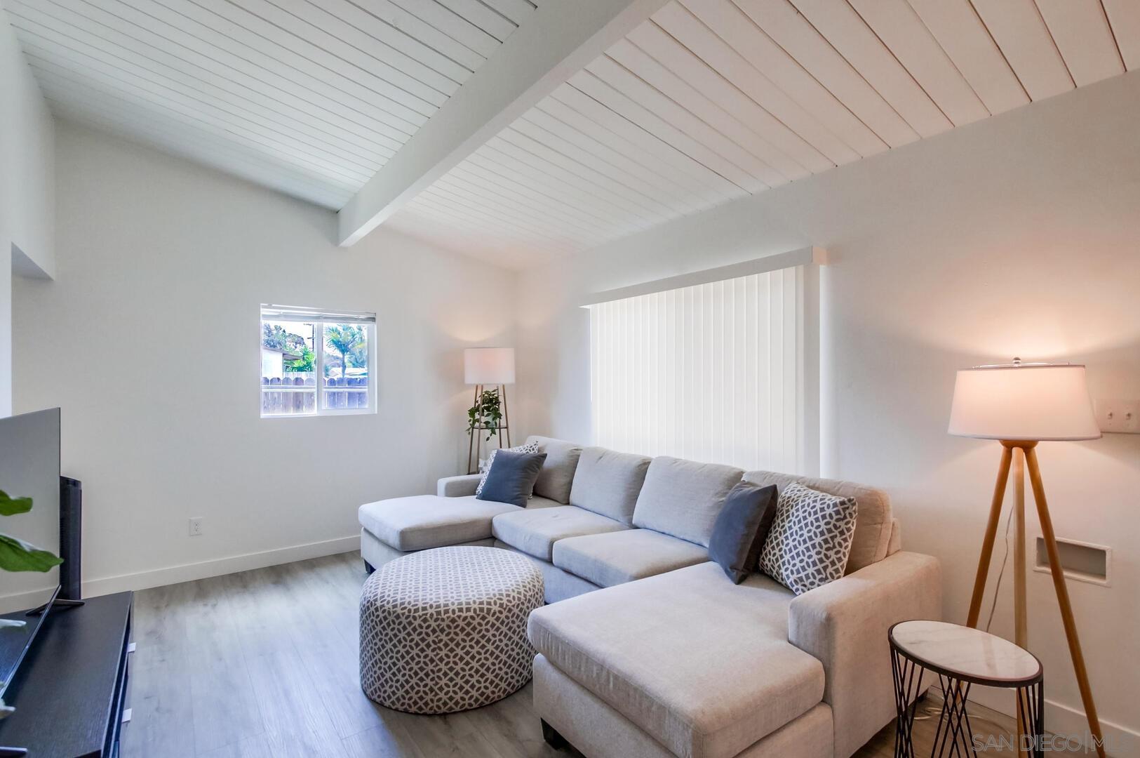 Detail Gallery Image 3 of 30 For 4114  Fond Du Lac Ave, San Diego,  CA 92117 - 2 Beds | 1 Baths