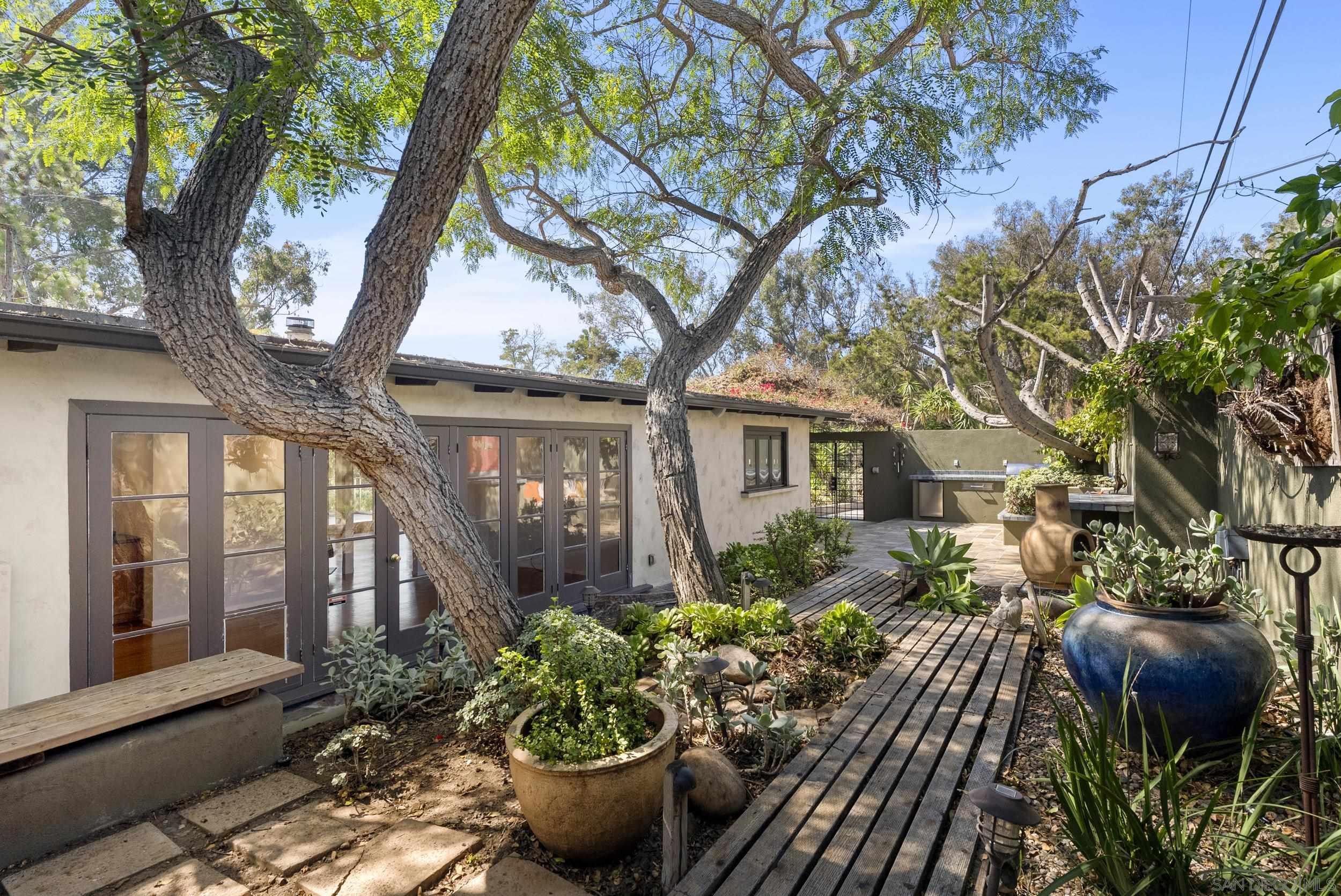 Front Image Thumbnail for SD250039278