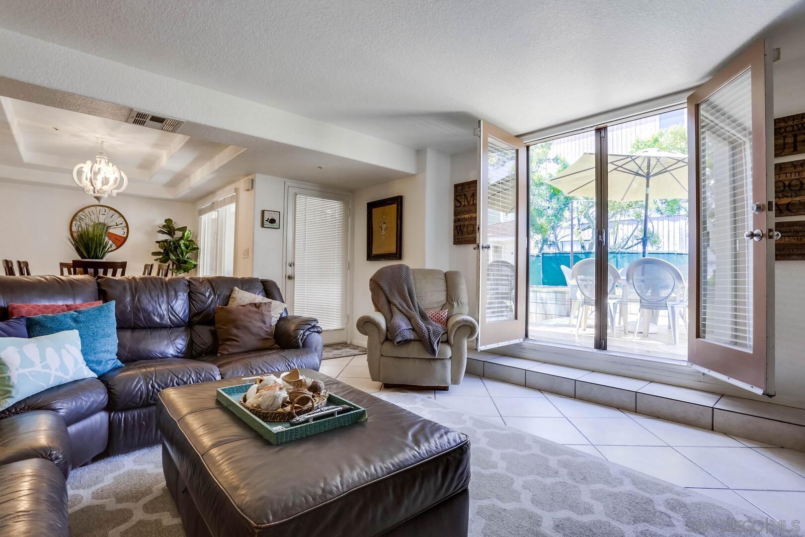 Detail Gallery Image 7 of 23 For 807  Devon Ct, San Diego,  CA 92109 - 2 Beds | 2 Baths