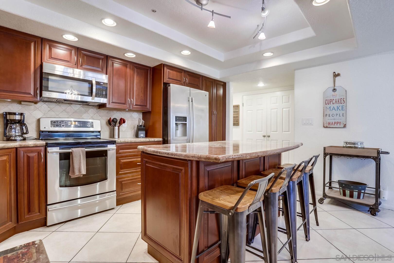 Detail Gallery Image 10 of 23 For 807  Devon Ct, San Diego,  CA 92109 - 2 Beds | 2 Baths