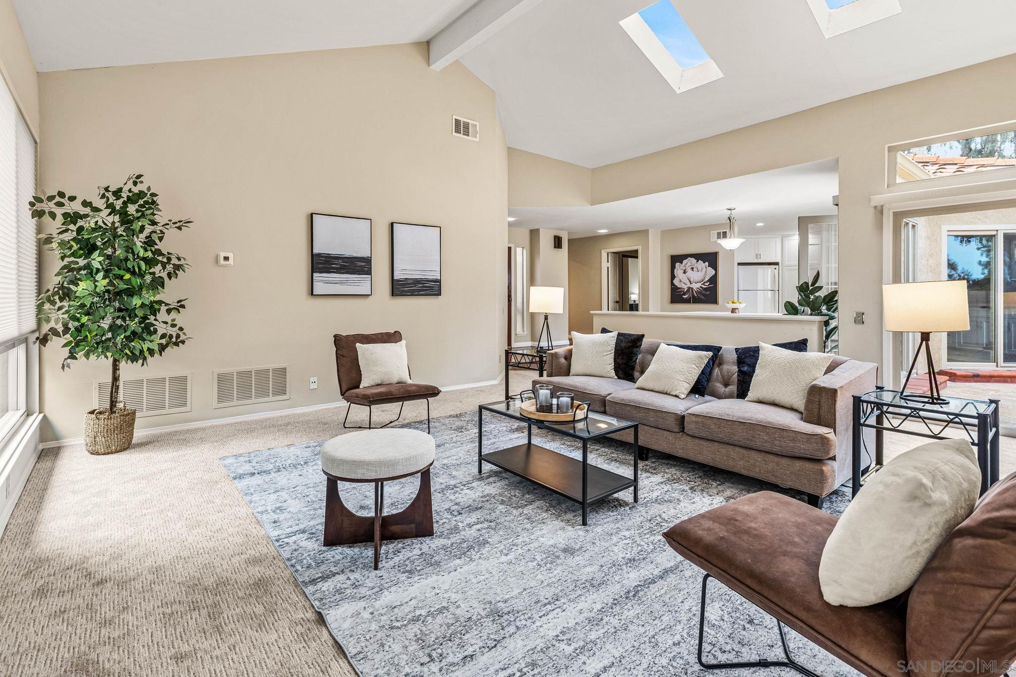 Front Image Thumbnail for SD250039303