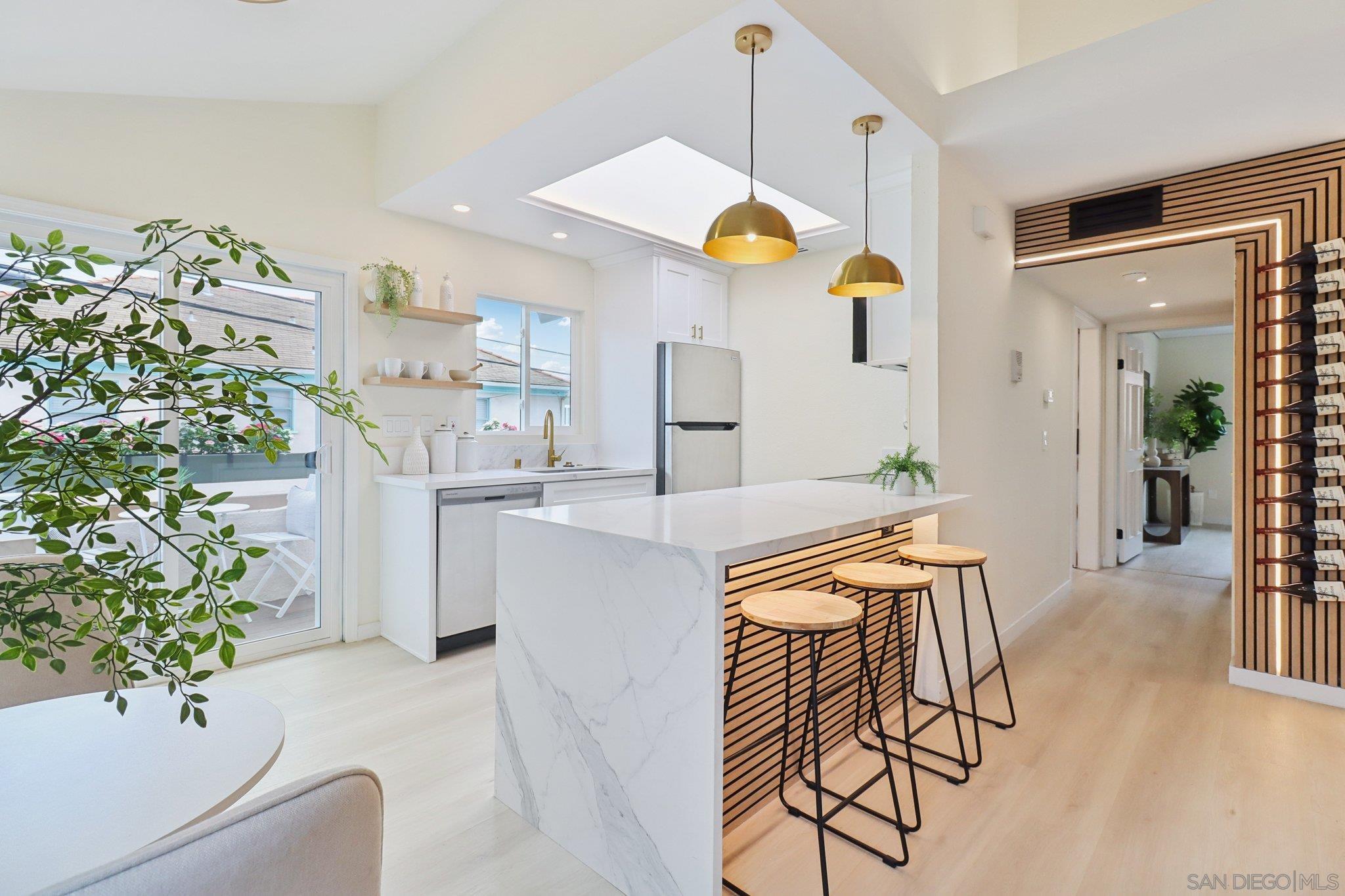 Front Image Thumbnail for SD250039308