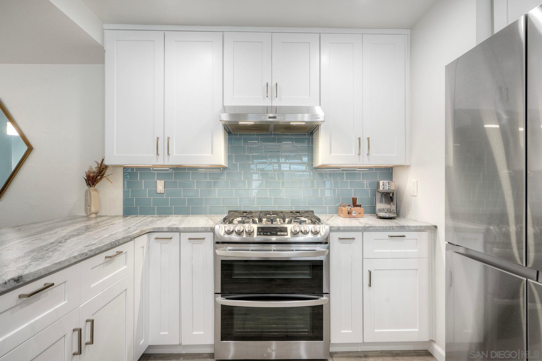 Detail Gallery Image 16 of 46 For 1341  Caminito Septimo, Cardiff By The Sea,  CA 92007 - 3 Beds | 2/1 Baths