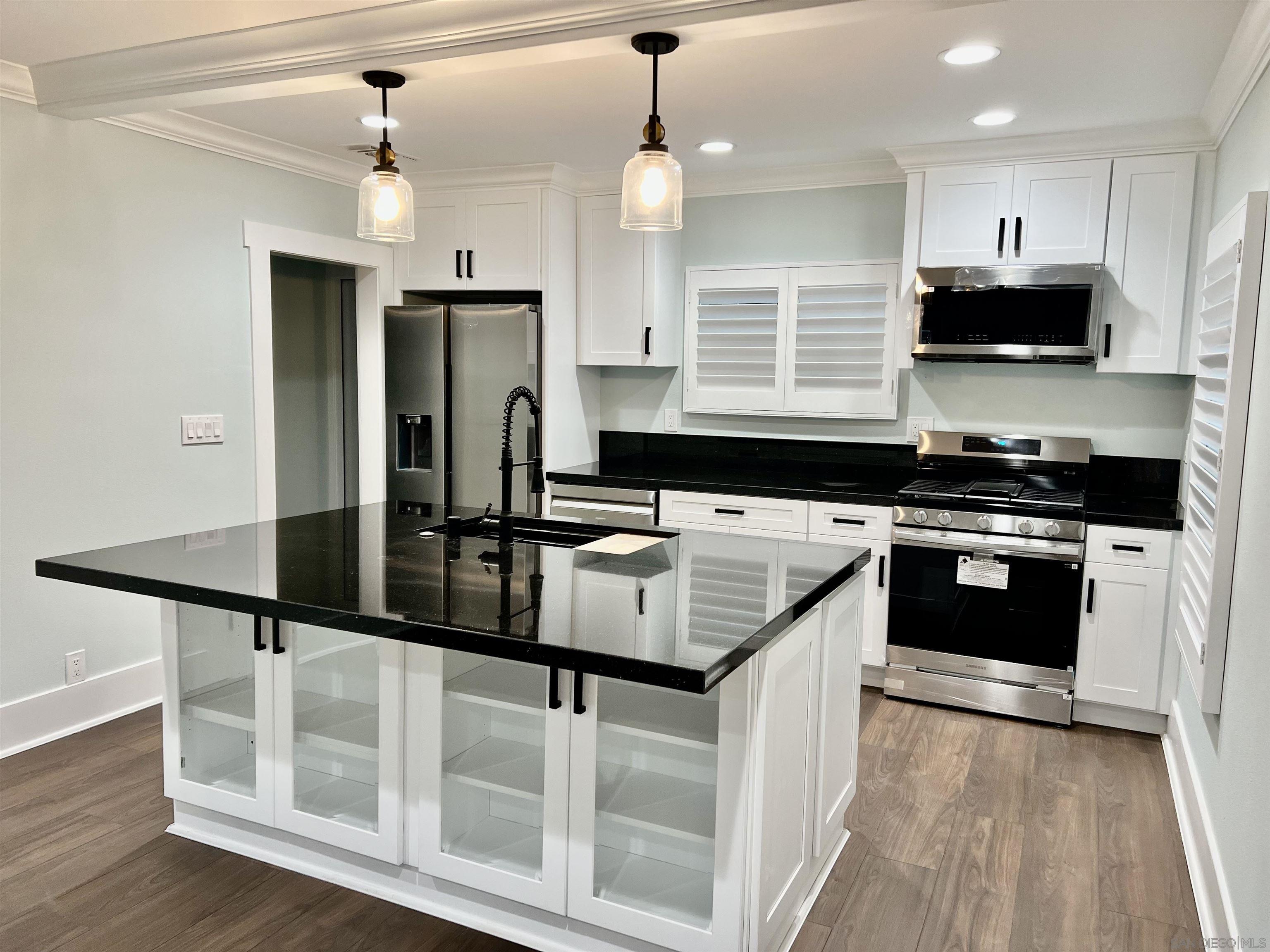 Detail Gallery Image 6 of 24 For 518 N Rose St, Anaheim,  CA 92805 - 2 Beds | 3 Baths