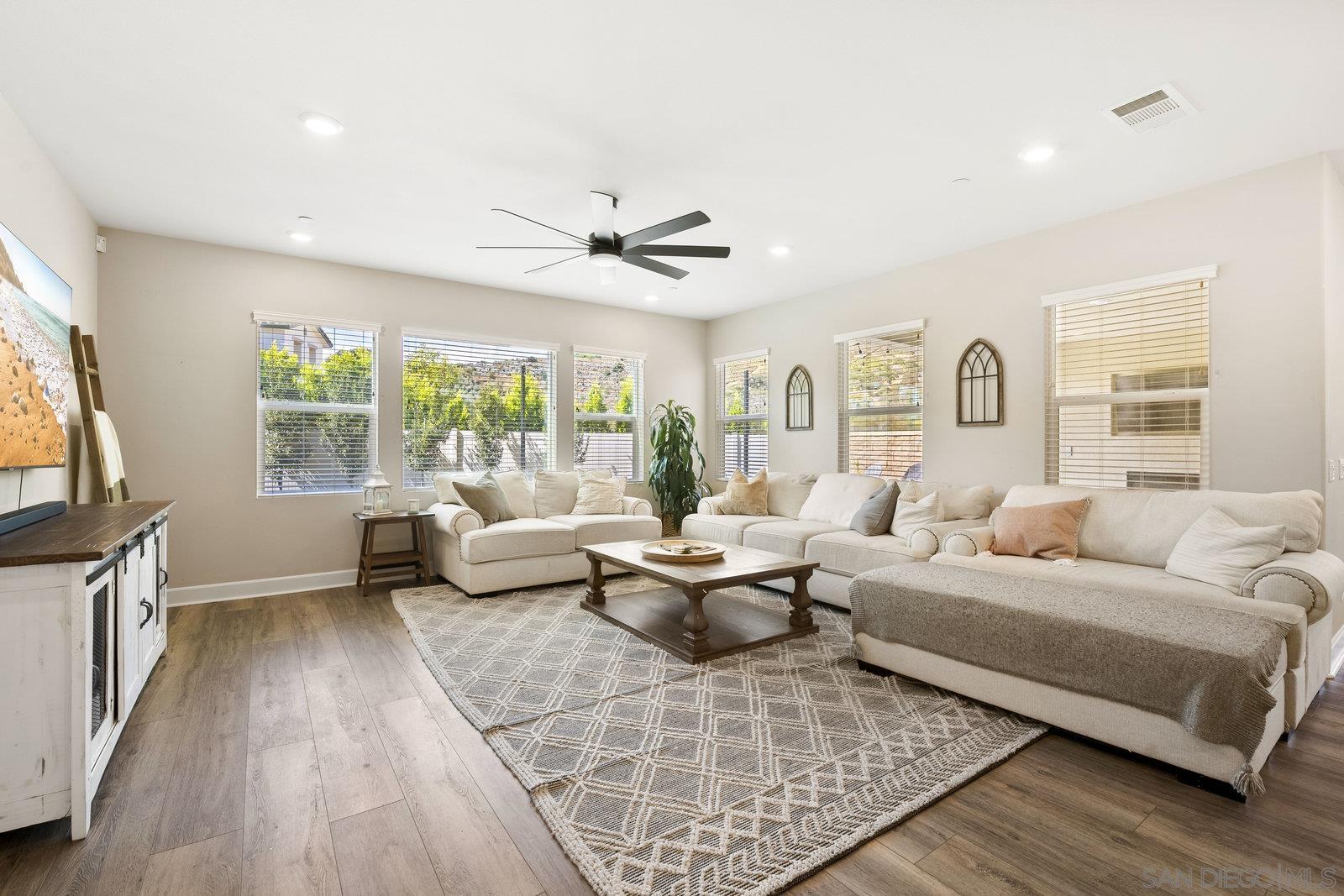 Detail Gallery Image 6 of 61 For 3068  Mimlus Pl, Escondido,  CA 92029 - 4 Beds | 3/1 Baths