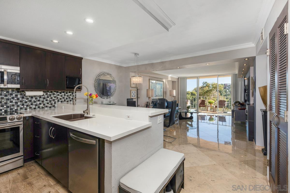 Detail Gallery Image 4 of 39 For 3635  7th Ave  6c,  San Diego,  CA 92103 - 2 Beds | 2 Baths