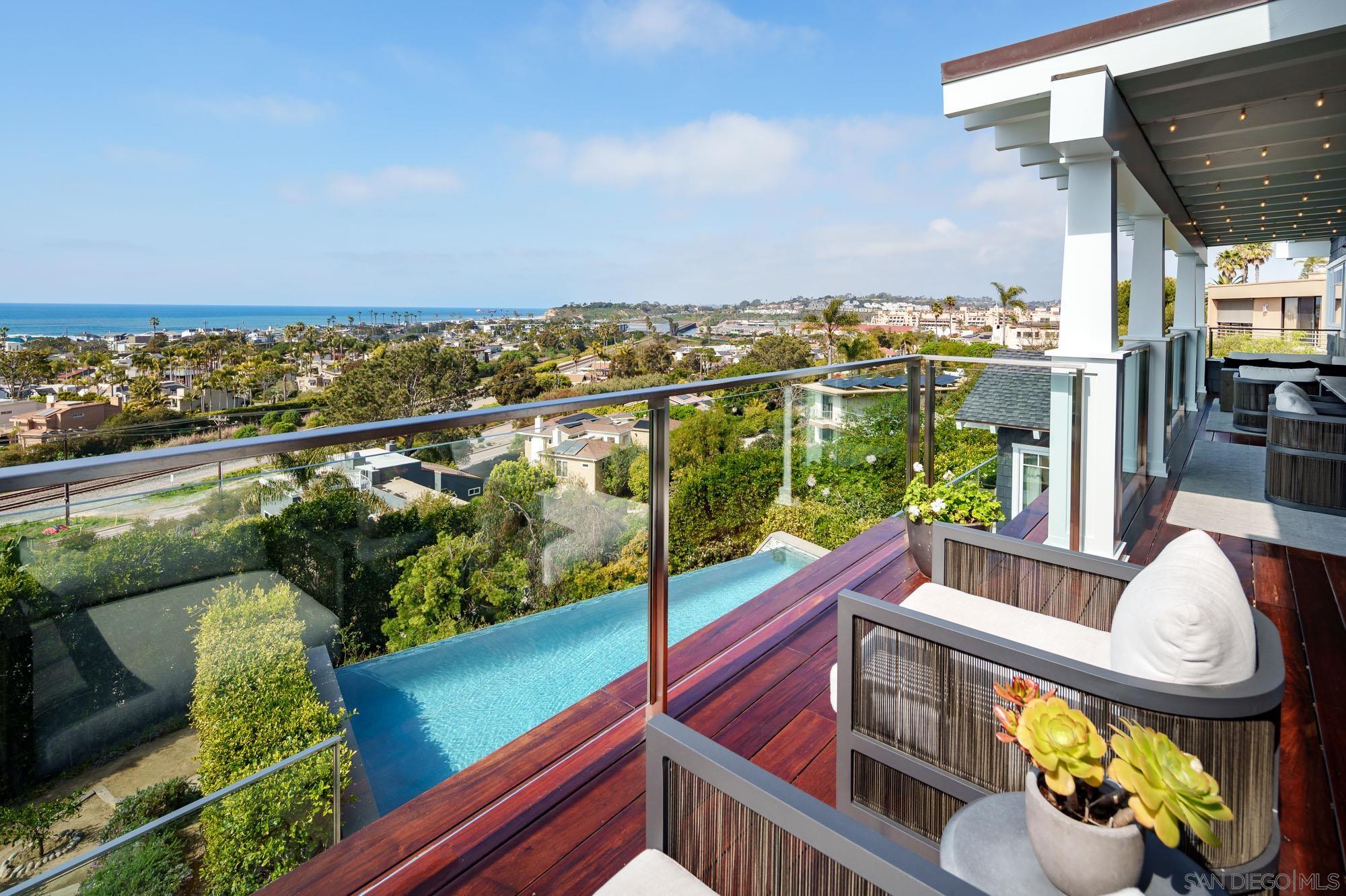 Detail Gallery Image 4 of 37 For 2026  Seaview Ave, Del Mar,  CA 92014 - 5 Beds | 5/2 Baths