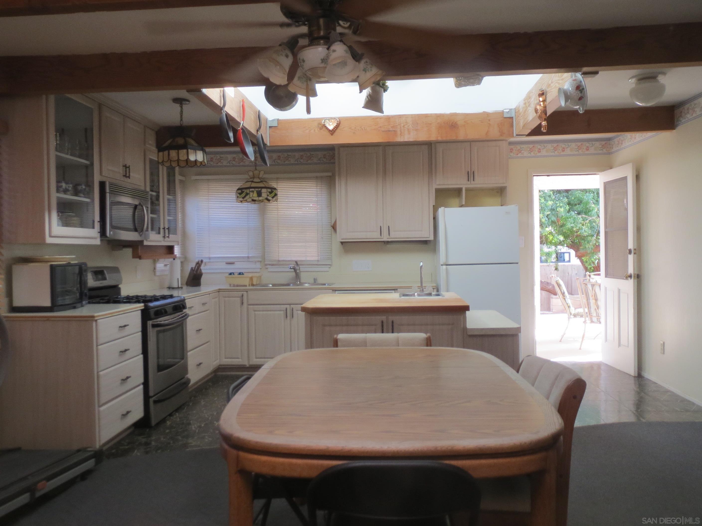 Front Image Thumbnail for SD250039424