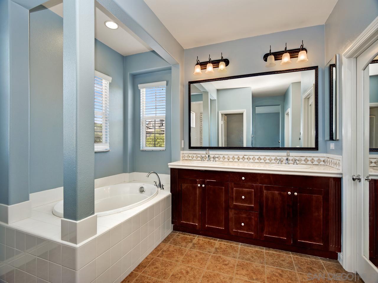 Detail Gallery Image 12 of 21 For 2676  Peppertree Way, Carlsbad,  CA 92009 - 4 Beds | 2/1 Baths