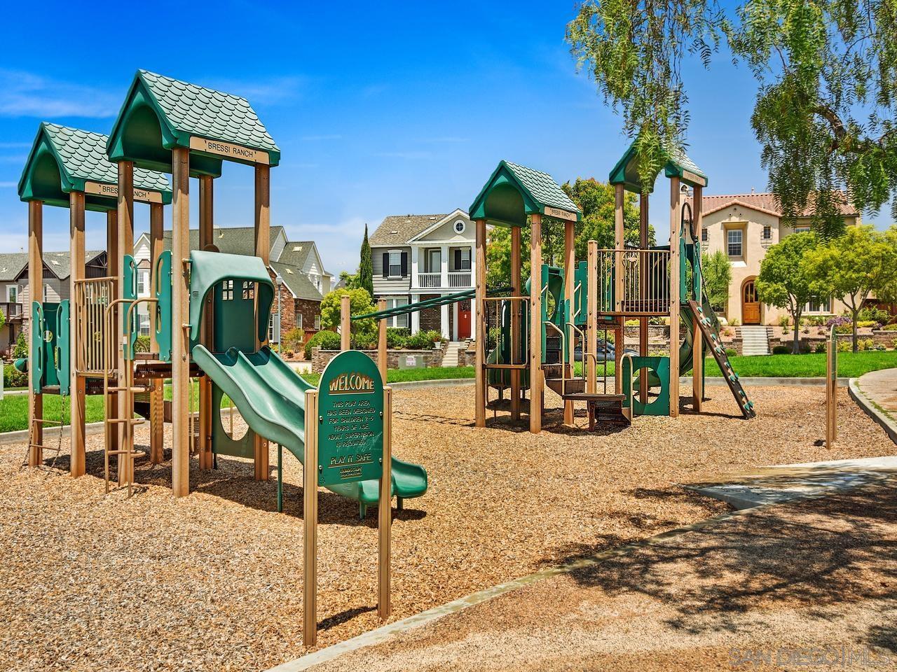 Detail Gallery Image 14 of 21 For 2676  Peppertree Way, Carlsbad,  CA 92009 - 4 Beds | 2/1 Baths