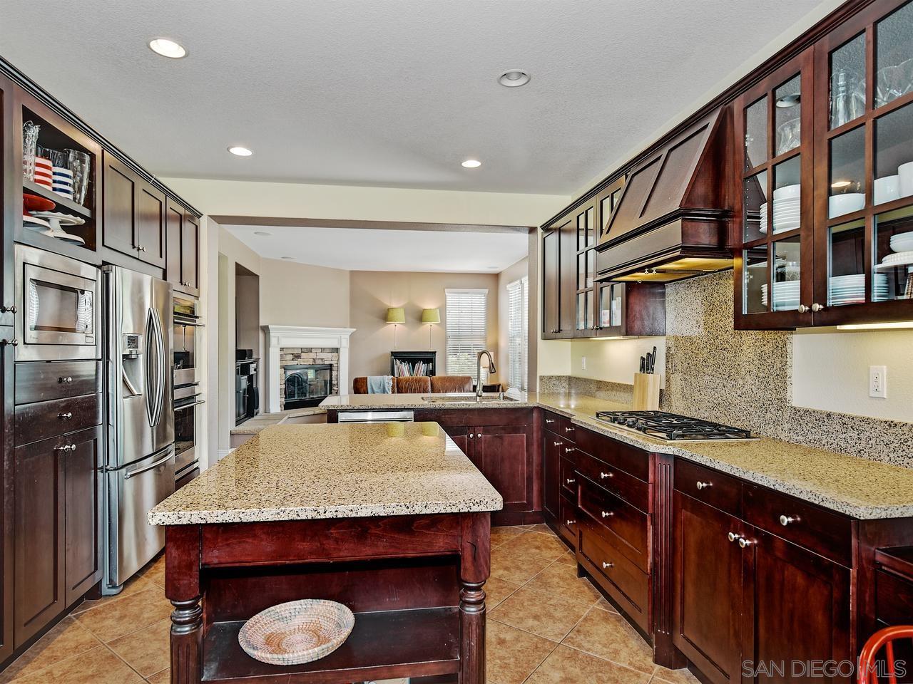 Detail Gallery Image 4 of 21 For 2676  Peppertree Way, Carlsbad,  CA 92009 - 4 Beds | 2/1 Baths