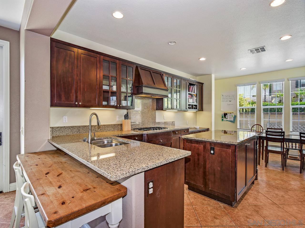 Detail Gallery Image 5 of 21 For 2676  Peppertree Way, Carlsbad,  CA 92009 - 4 Beds | 2/1 Baths