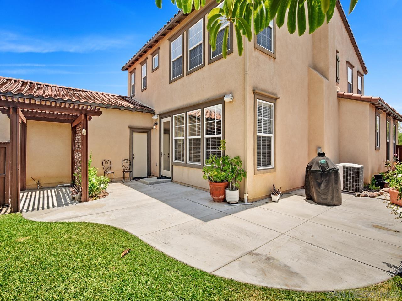 Detail Gallery Image 9 of 21 For 2676  Peppertree Way, Carlsbad,  CA 92009 - 4 Beds | 2/1 Baths