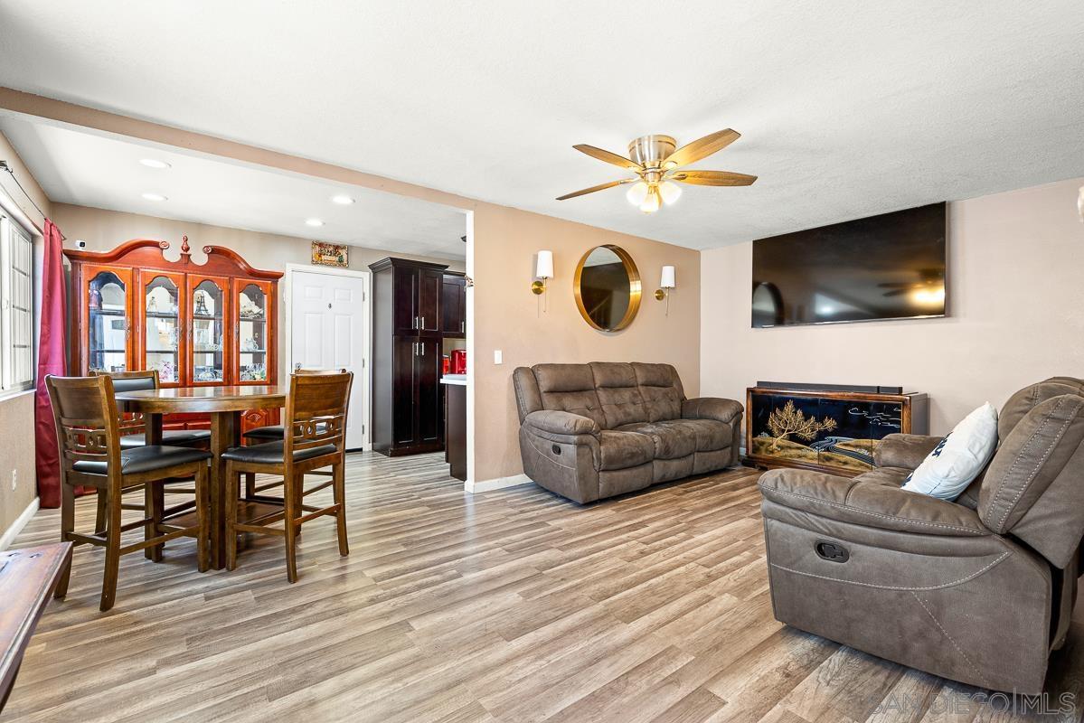 Front Image Thumbnail for SD250039501