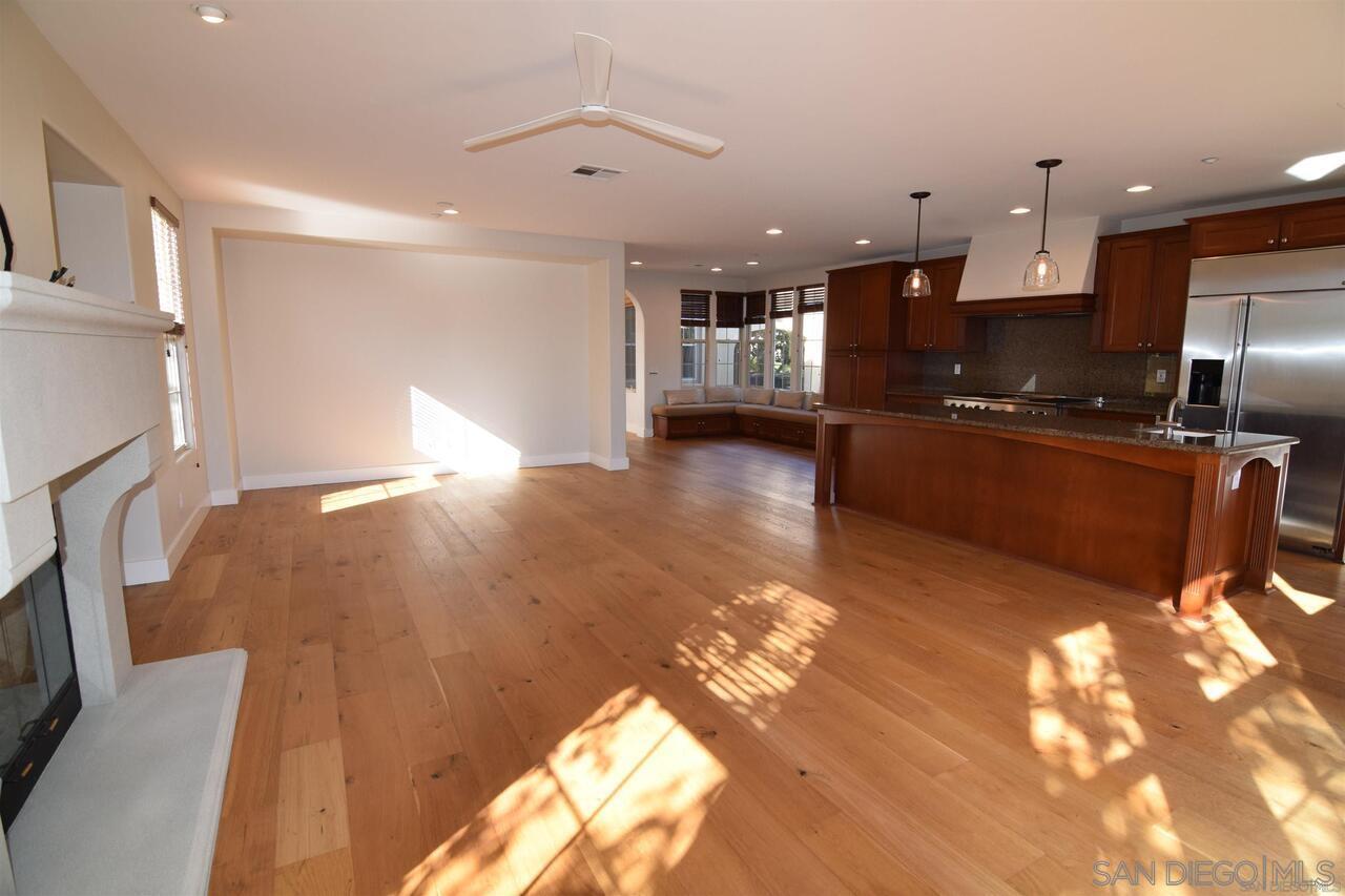 Detail Gallery Image 11 of 38 For 7567  Delfina, San Diego,  CA 92127 - 4 Beds | 4 Baths