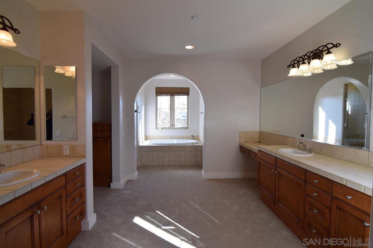 Detail Gallery Image 16 of 38 For 7567  Delfina, San Diego,  CA 92127 - 4 Beds | 4 Baths