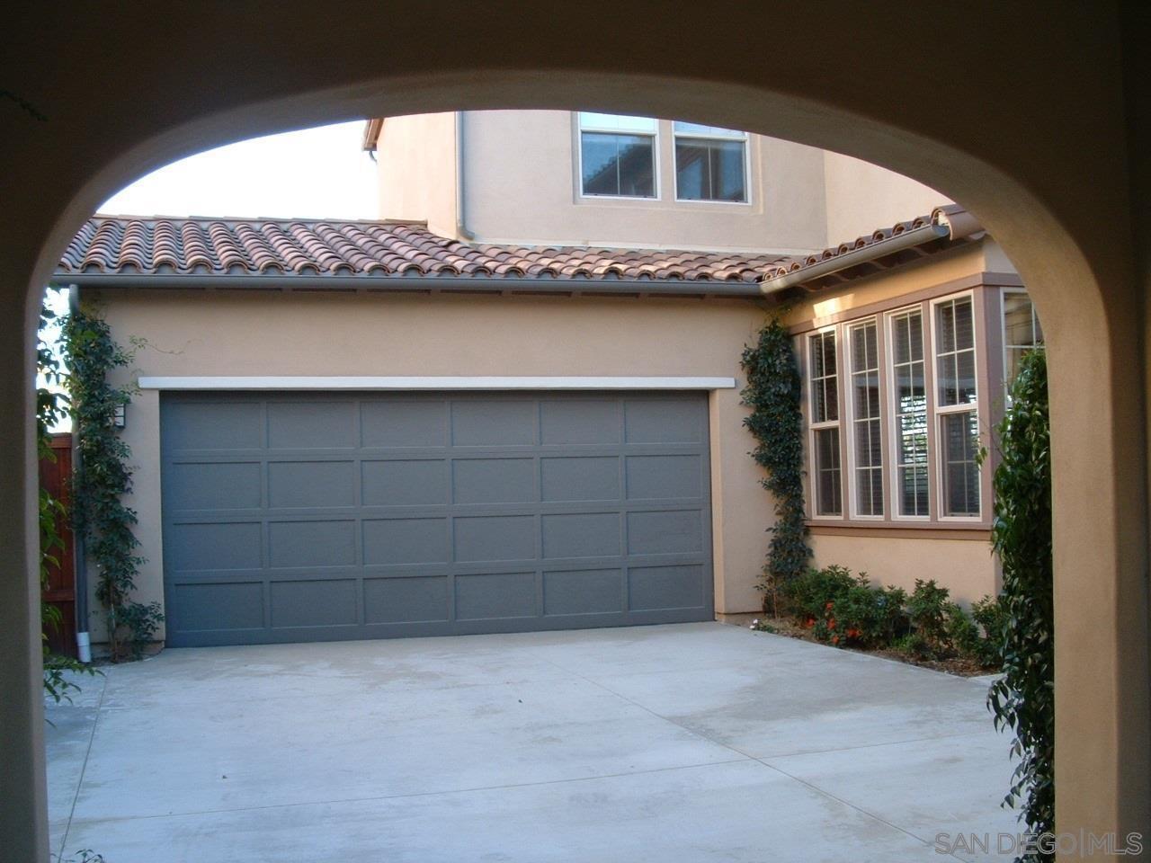 Detail Gallery Image 3 of 38 For 7567  Delfina, San Diego,  CA 92127 - 4 Beds | 4 Baths