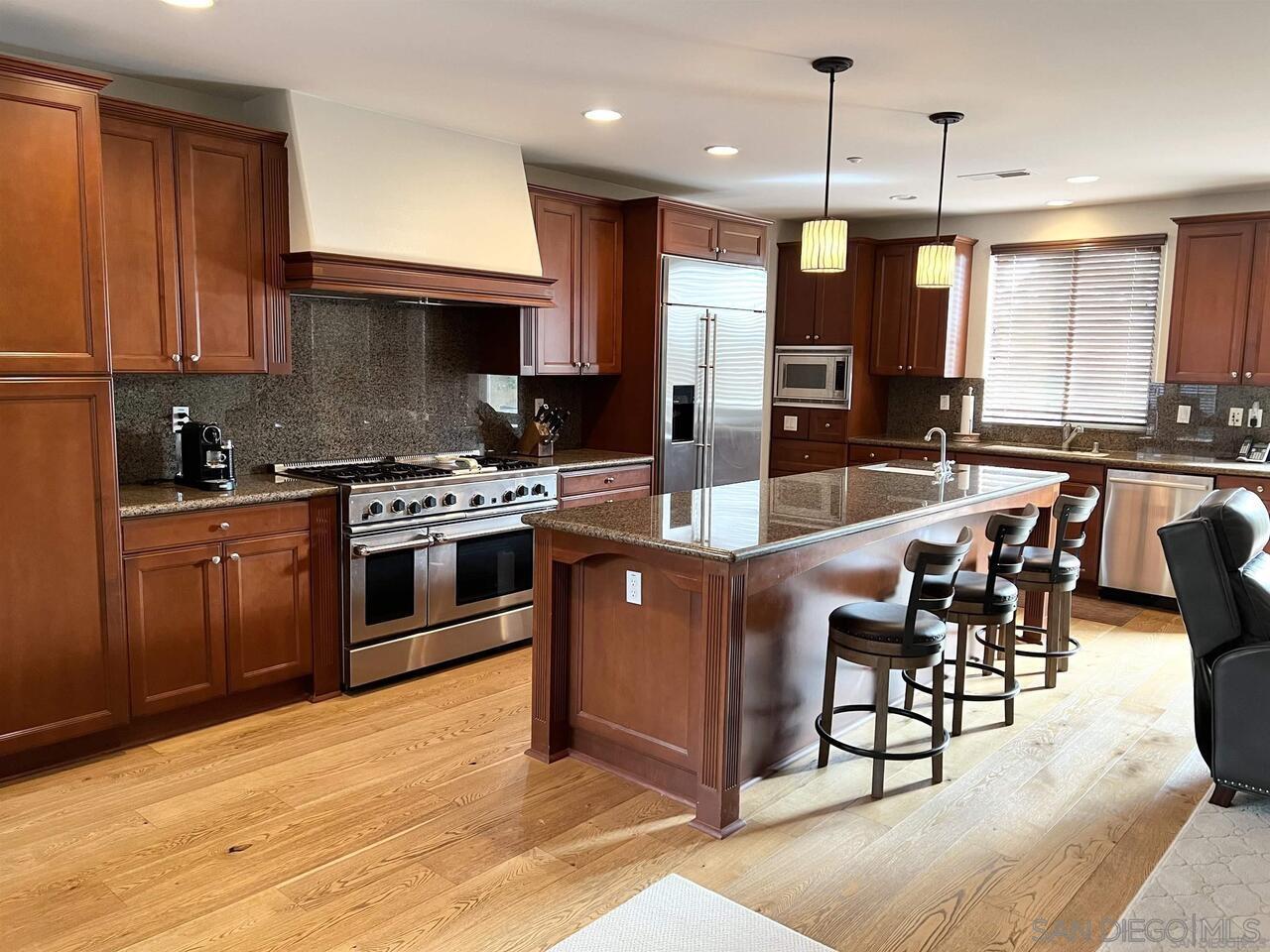 Detail Gallery Image 5 of 38 For 7567  Delfina, San Diego,  CA 92127 - 4 Beds | 4 Baths