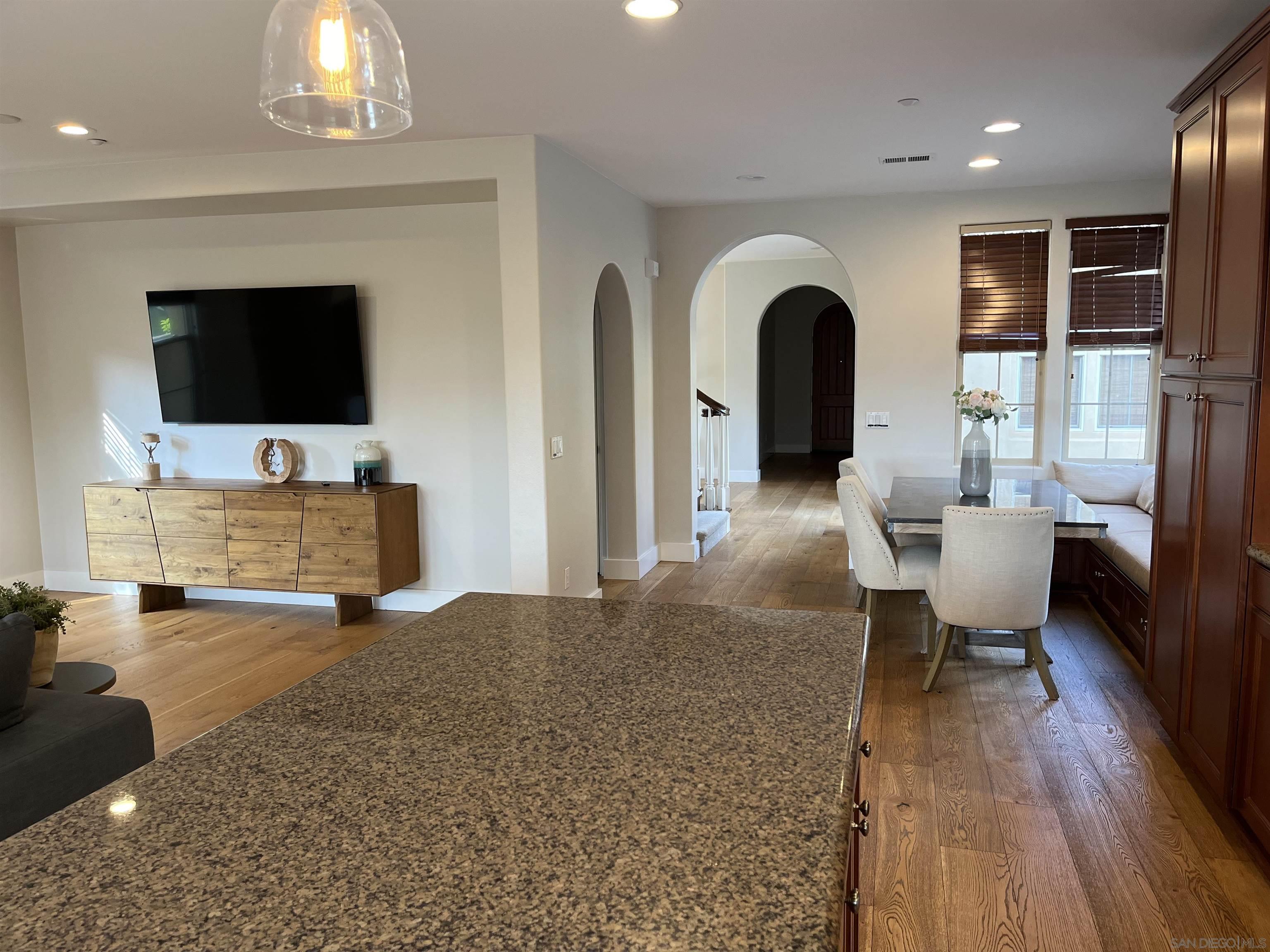 Detail Gallery Image 6 of 38 For 7567  Delfina, San Diego,  CA 92127 - 4 Beds | 4 Baths