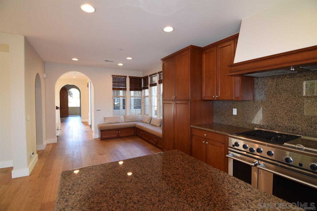 Detail Gallery Image 8 of 38 For 7567  Delfina, San Diego,  CA 92127 - 4 Beds | 4 Baths