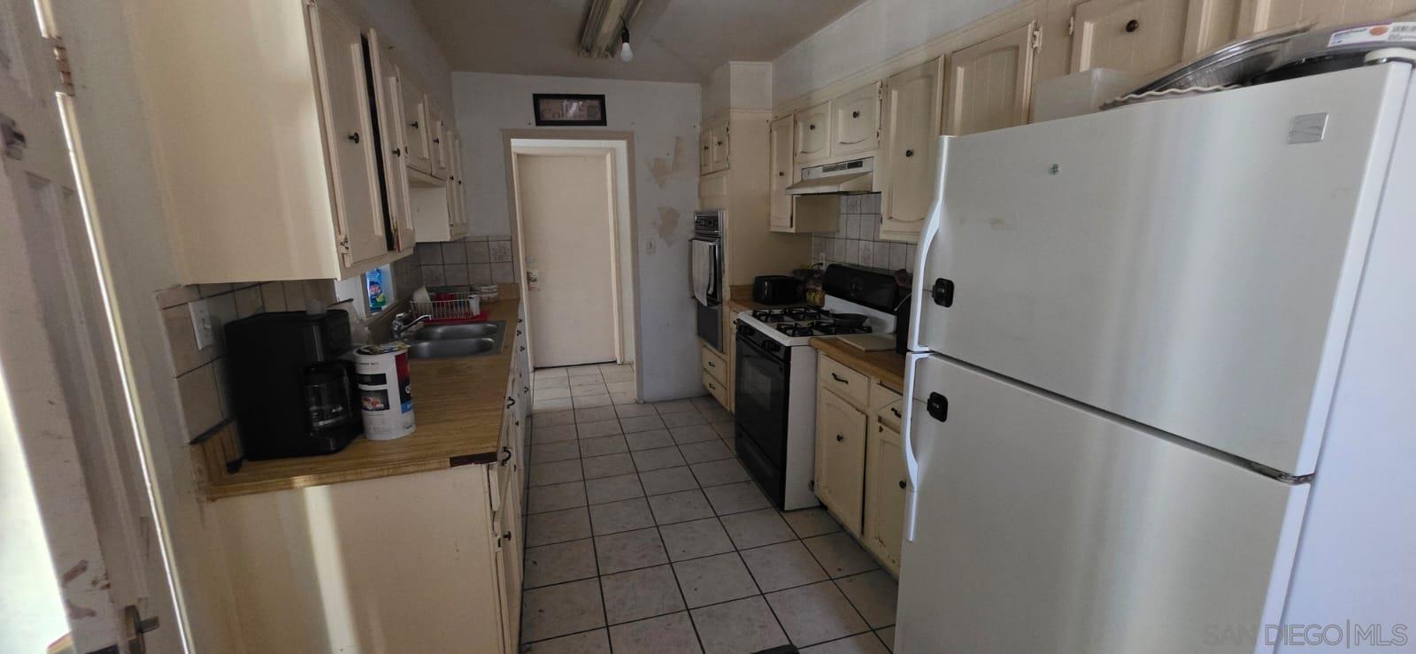 Detail Gallery Image 10 of 16 For 1316 W Beacon Ave, Anaheim,  CA 92802 - 4 Beds | 2 Baths