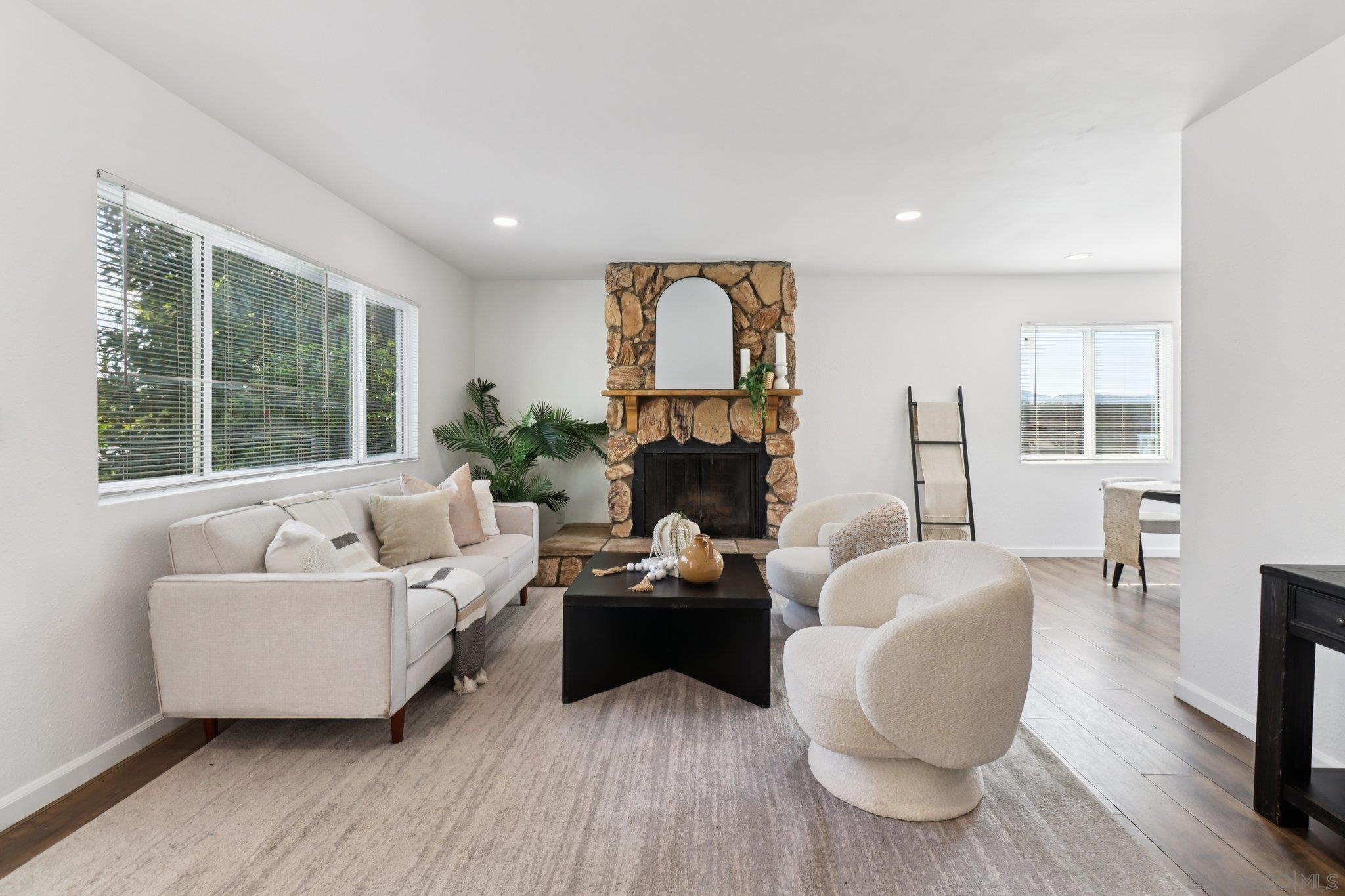 Front Image Thumbnail for SD250039573