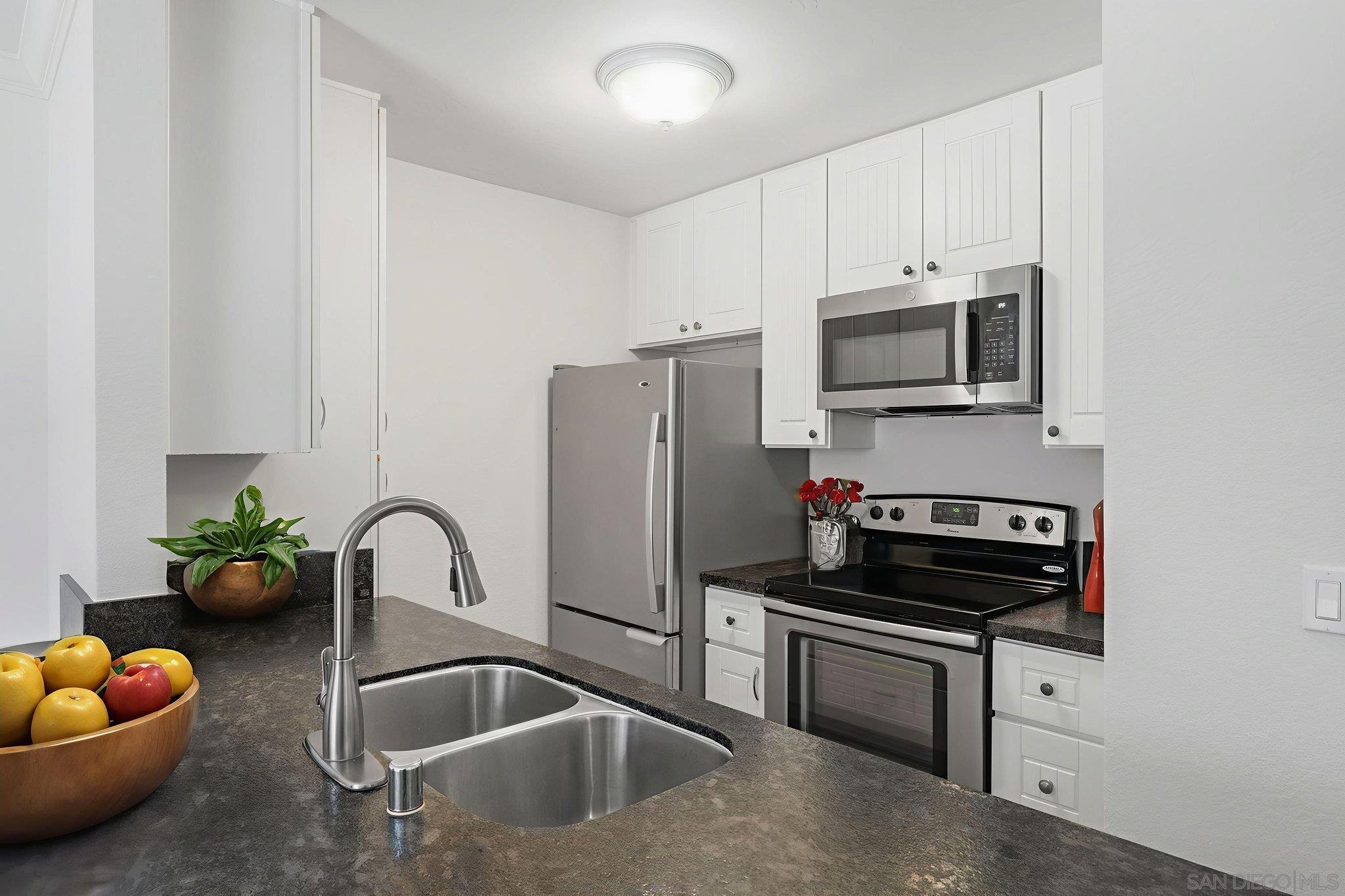 Detail Gallery Image 3 of 14 For 4335  Hamilton St  1, San Diego,  CA 92104 - 2 Beds | 2 Baths