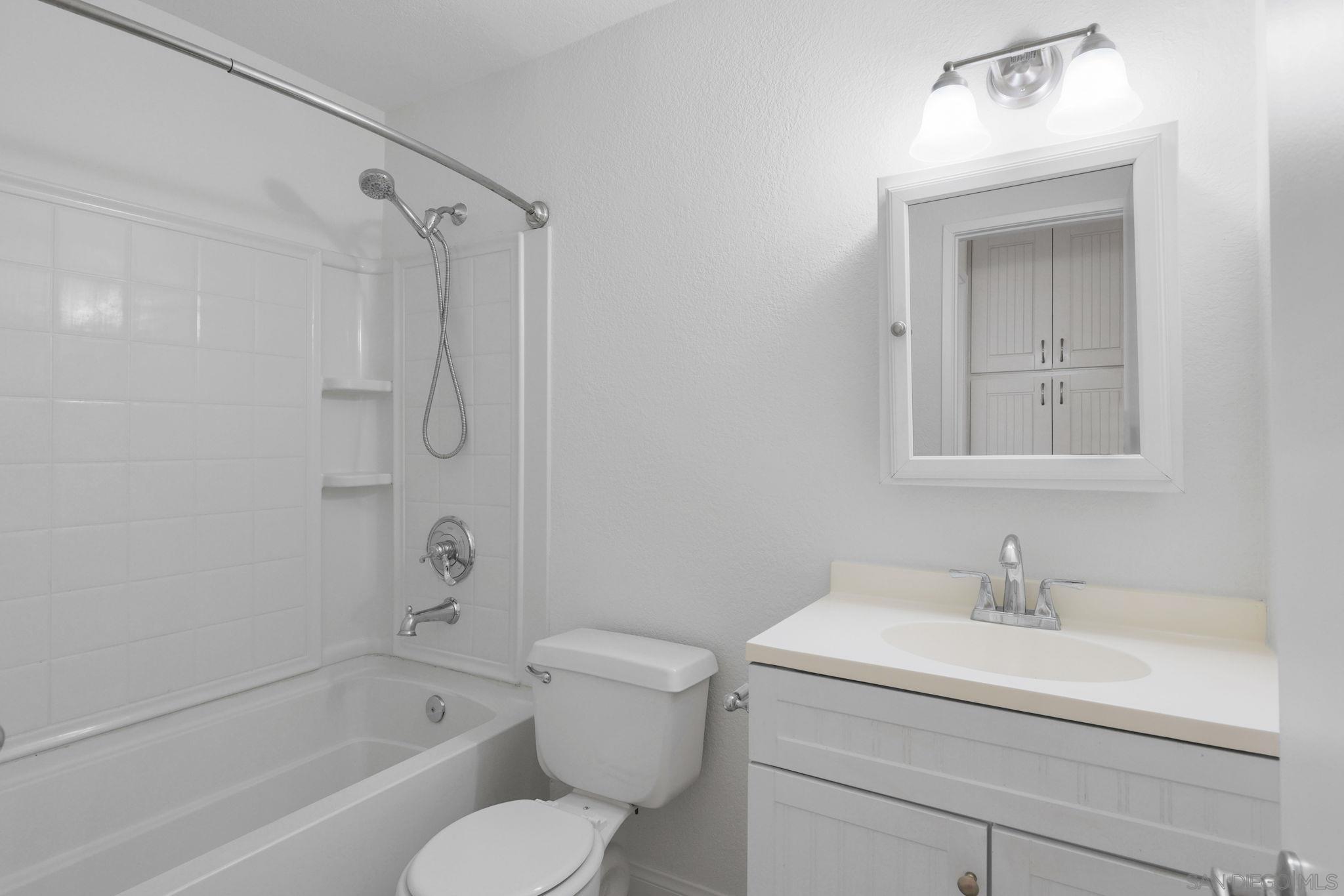 Detail Gallery Image 5 of 14 For 4335  Hamilton St  1, San Diego,  CA 92104 - 2 Beds | 2 Baths