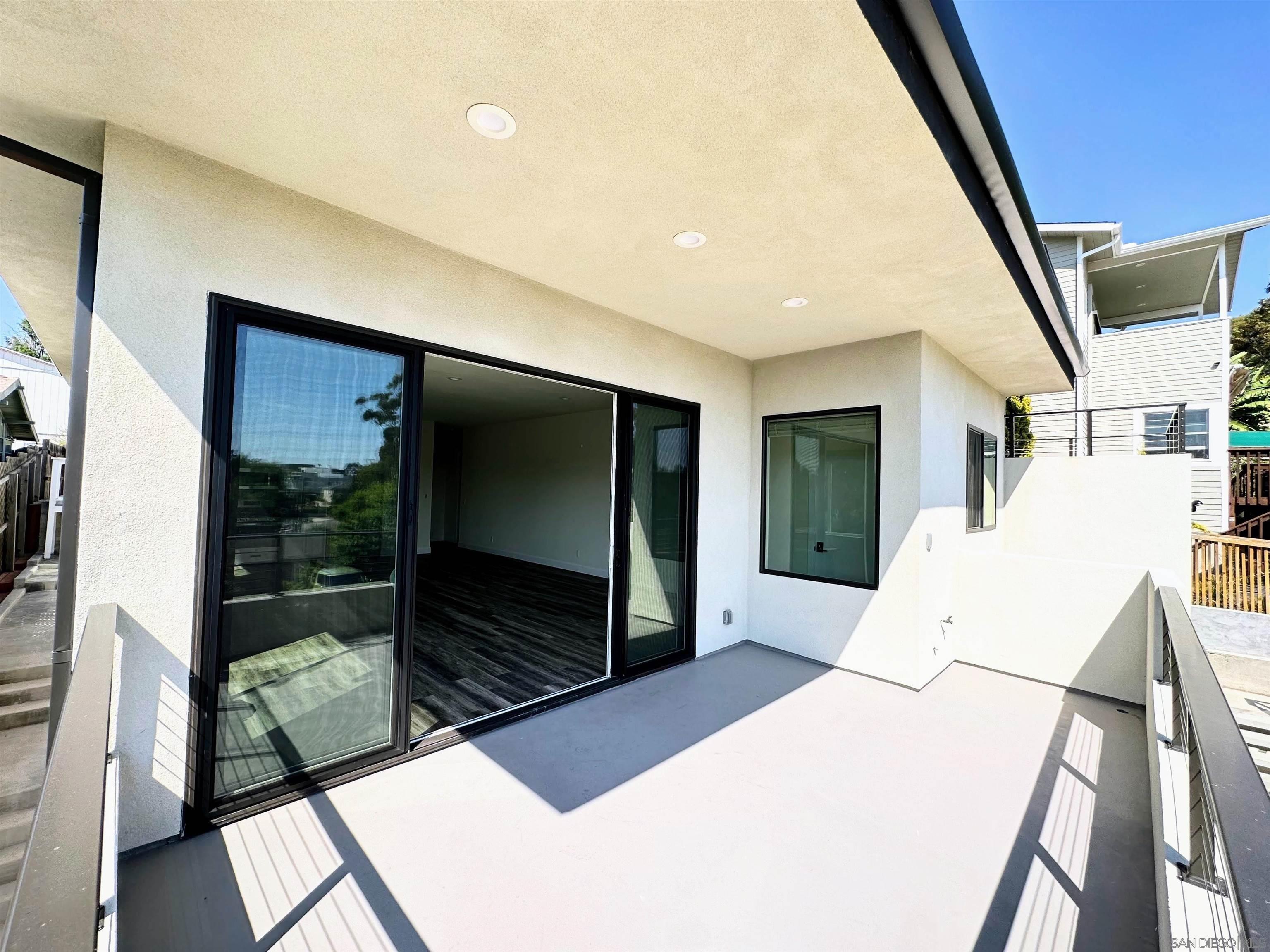 Detail Gallery Image 7 of 21 For 426  Sloane Ave, San Diego,  CA 92103 - 2 Beds | 2 Baths